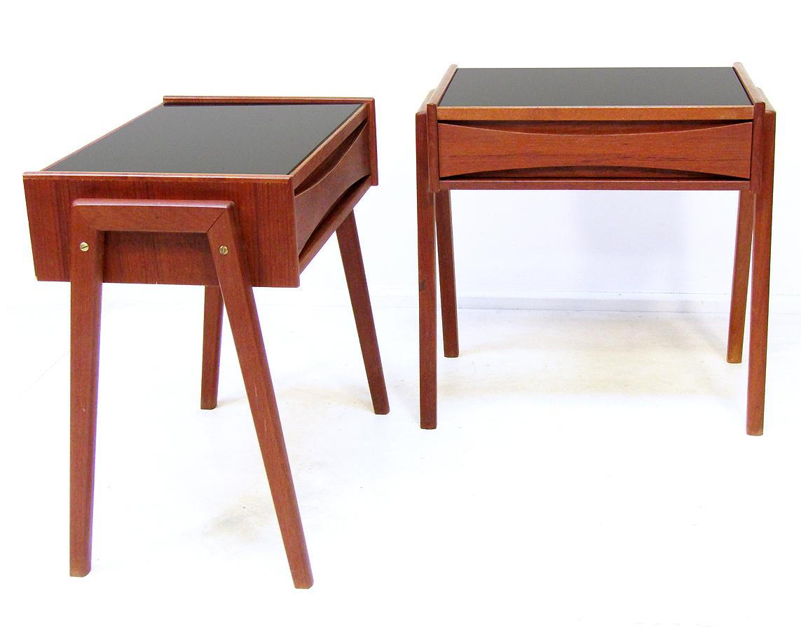 20th Century Pair of Danish Nightstand Side Tables Attributed to Arne Vodder