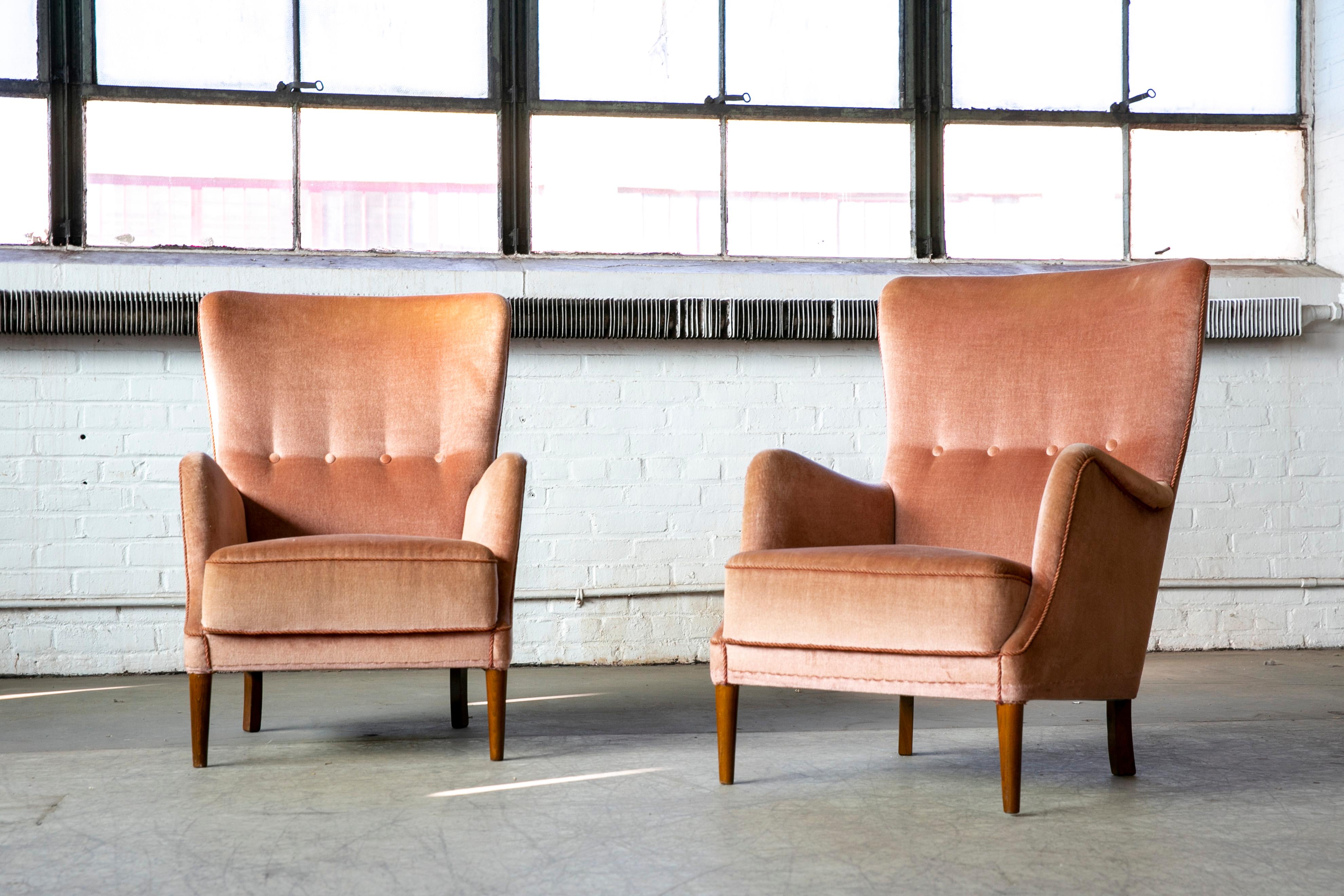 Scandinavian Modern Pair of Danish Peter Hvidt Attributed Lounge Chairs Pink Mohair