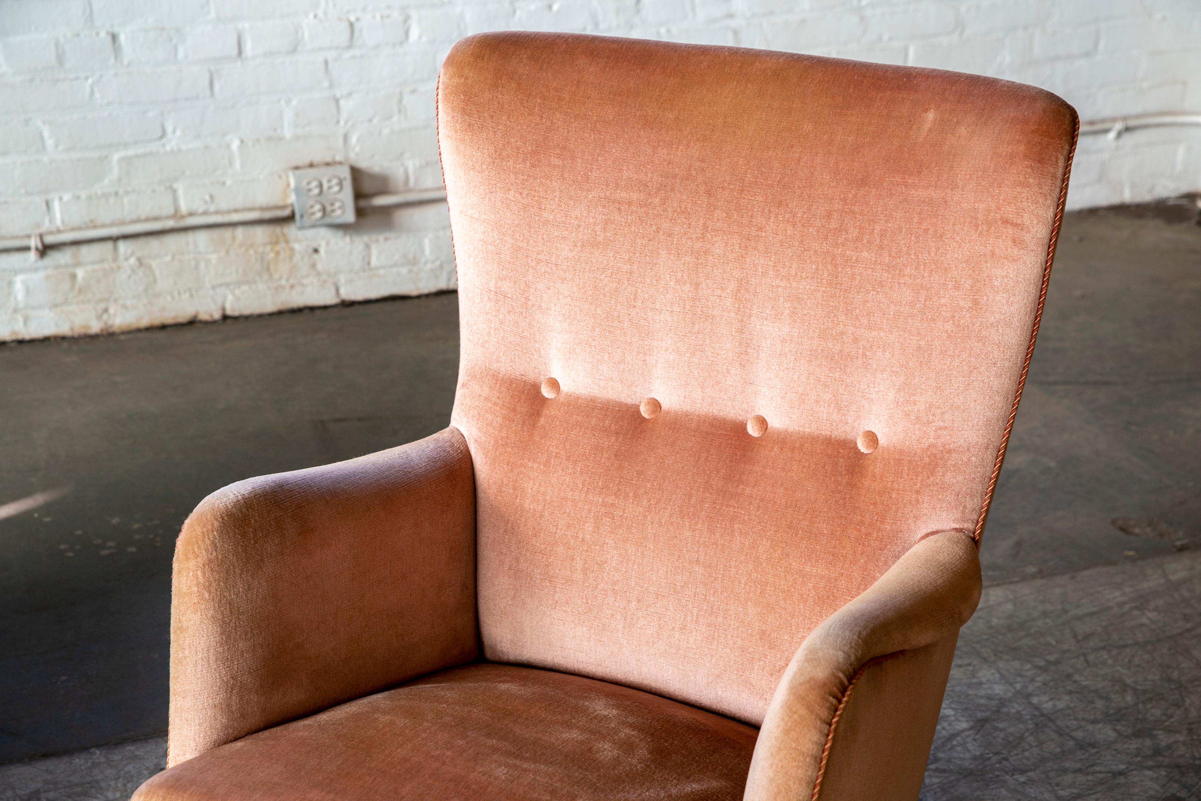 Pair of Danish Peter Hvidt Attributed Lounge Chairs Pink Mohair In Good Condition In Bridgeport, CT