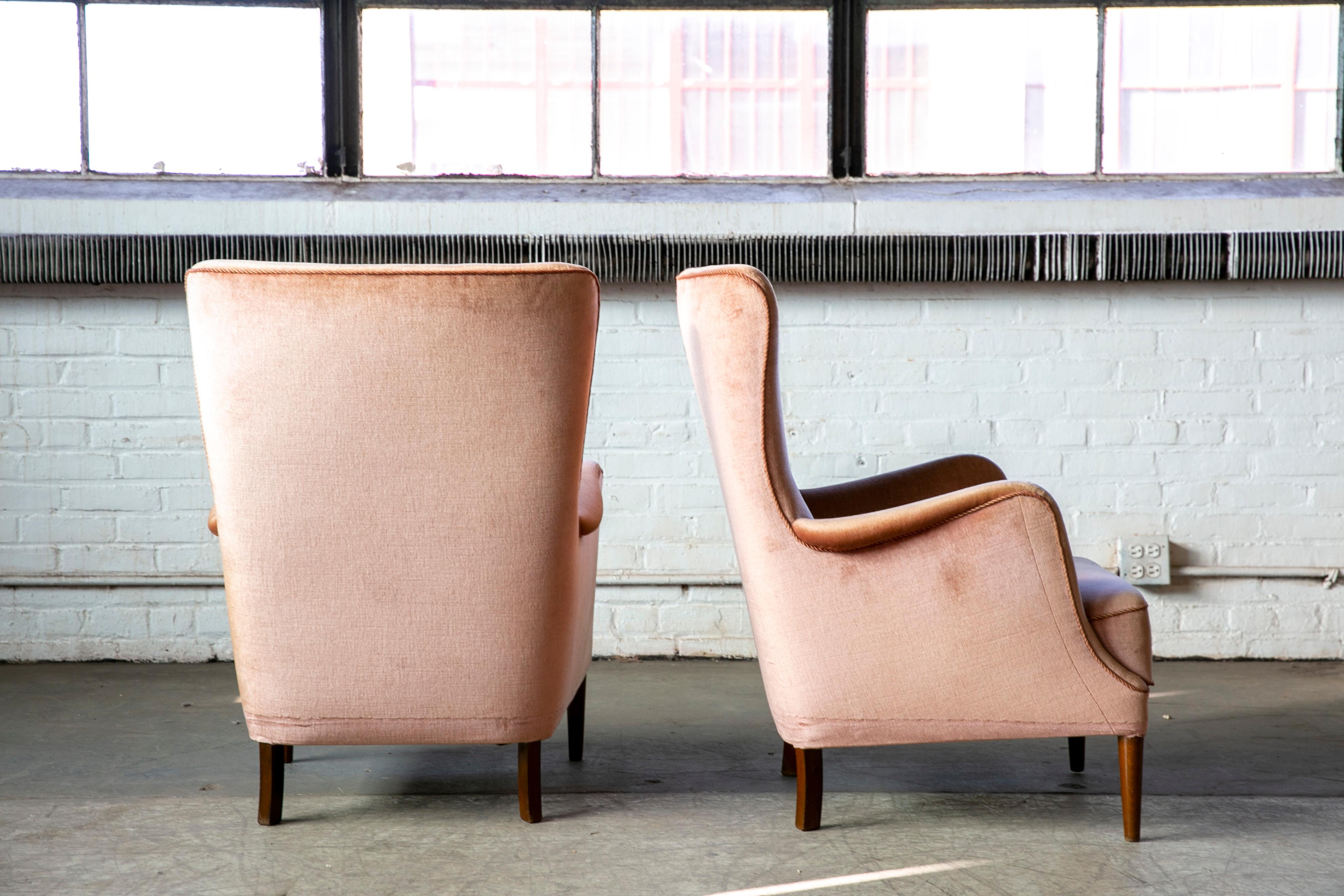Mid-20th Century Pair of Danish Peter Hvidt Attributed Lounge Chairs Pink Mohair