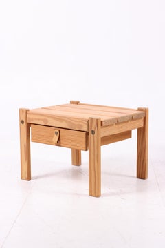 Paar Nachttische aus dänischer Kiefer mit Ledergriffen, 1970er Jahre