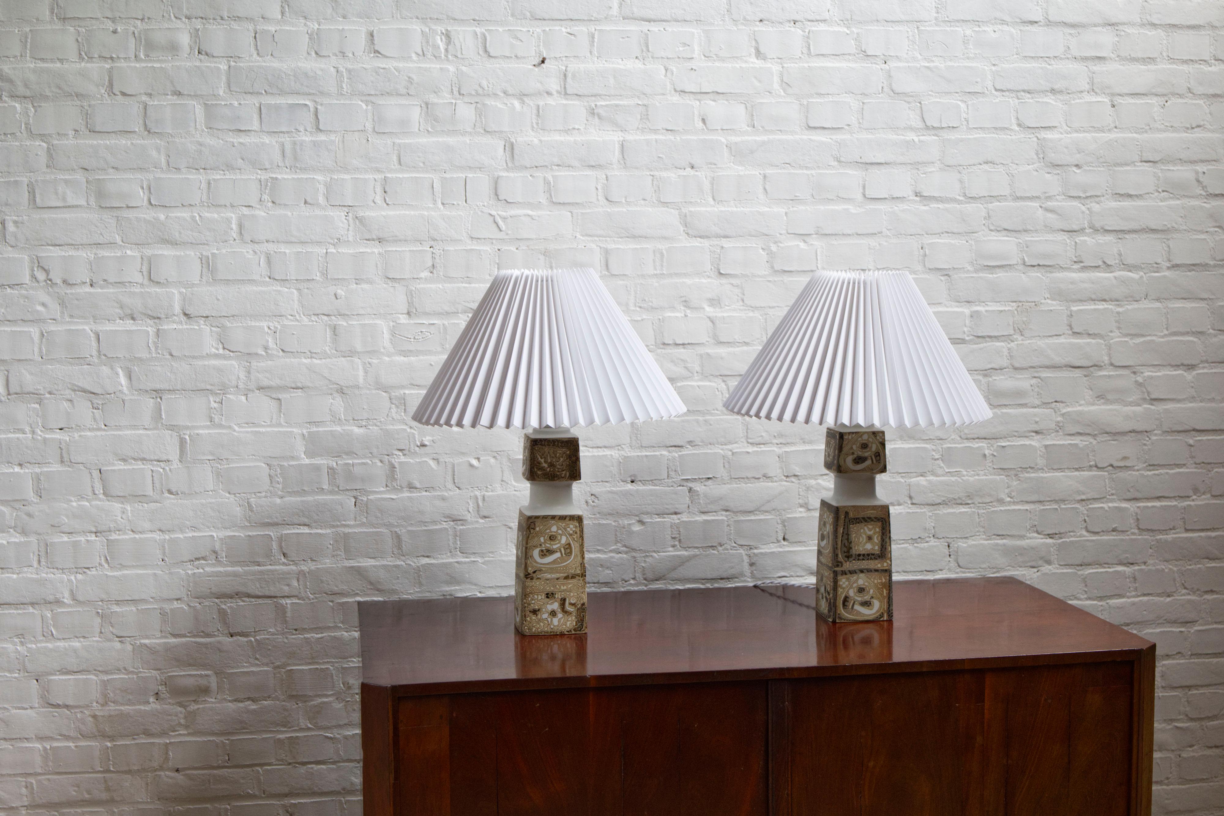Pair of Danish Porcelain Baca Table Lamps by Nils Thorsson for Royal Copenhagen in vendita 2