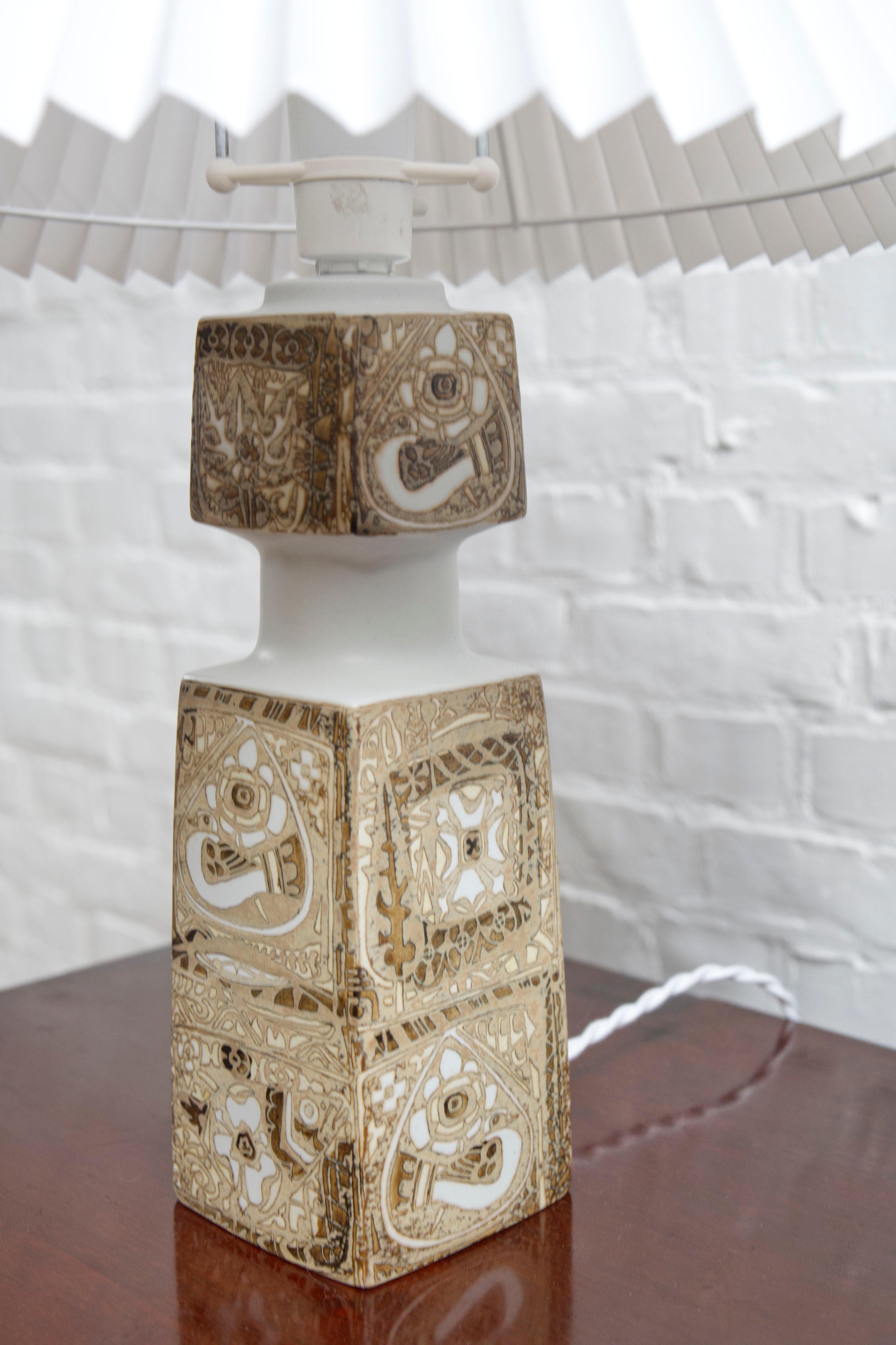 Pair of Danish Porcelain Baca Table Lamps by Nils Thorsson for Royal Copenhagen in vendita 5