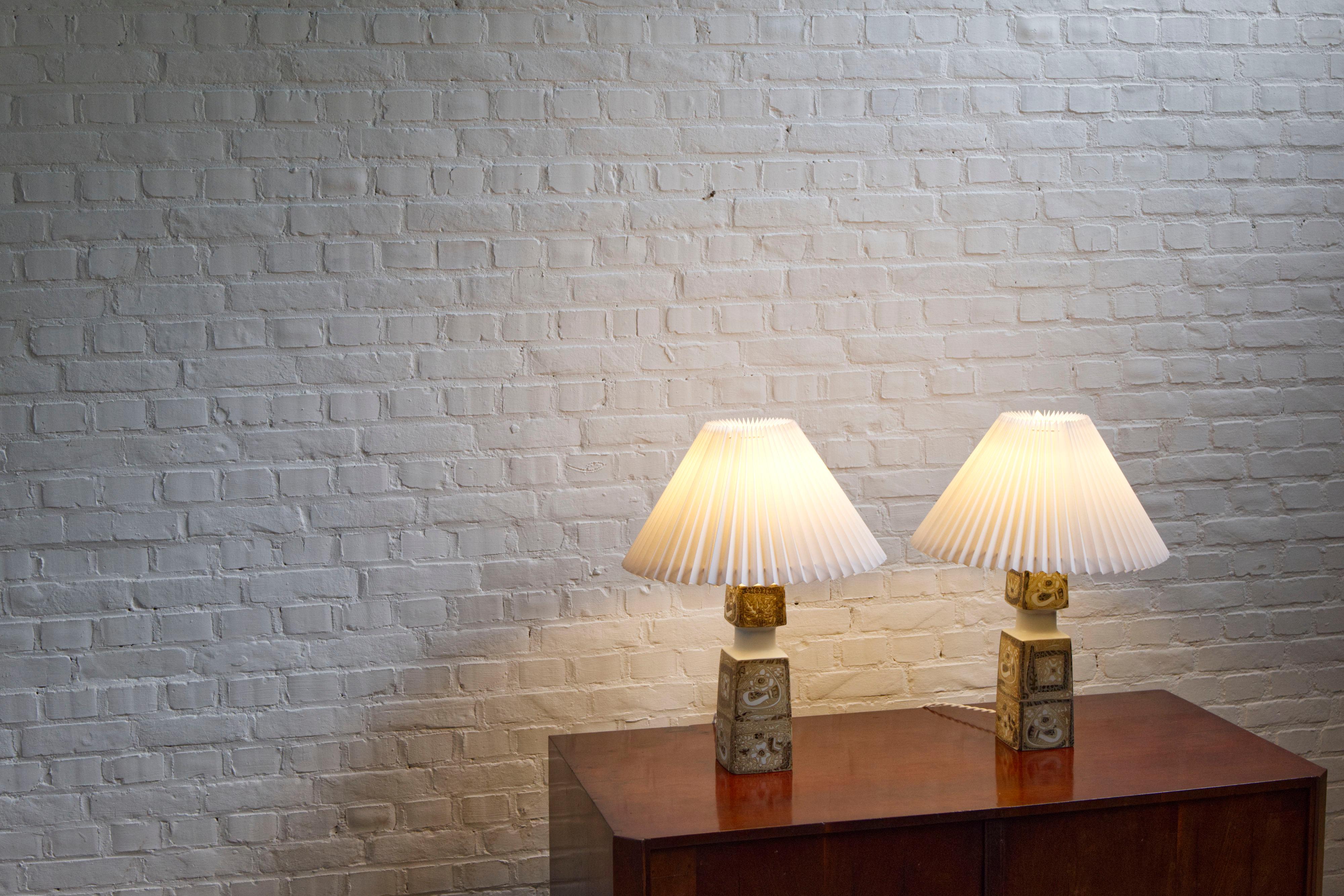 Pair of Danish Porcelain Baca Table Lamps by Nils Thorsson for Royal Copenhagen in vendita 7