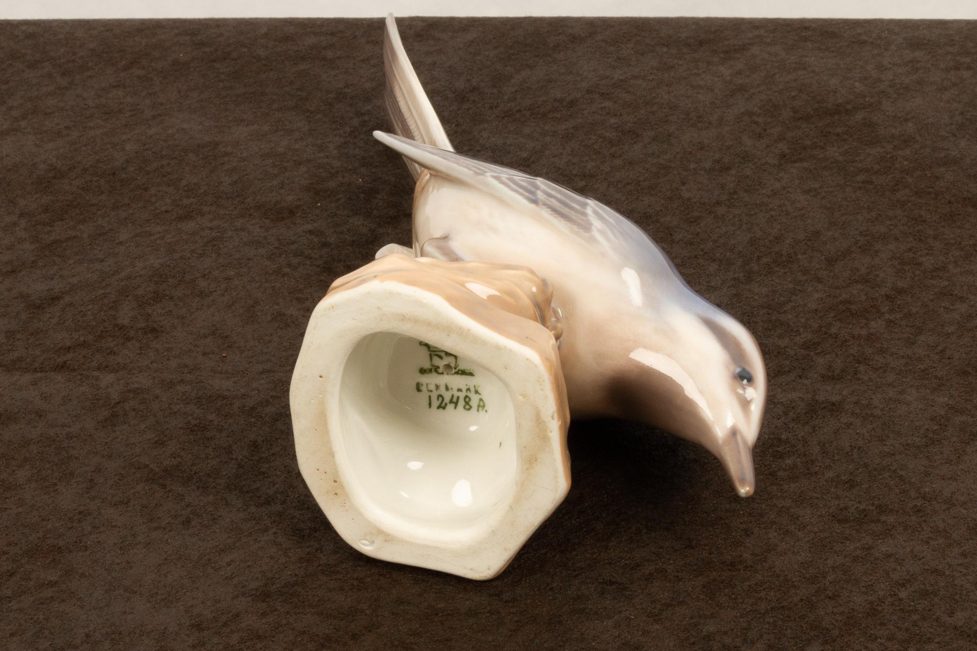 Pair of Danish Porcelain Birds by Dahl Jensen, 1930s 4
