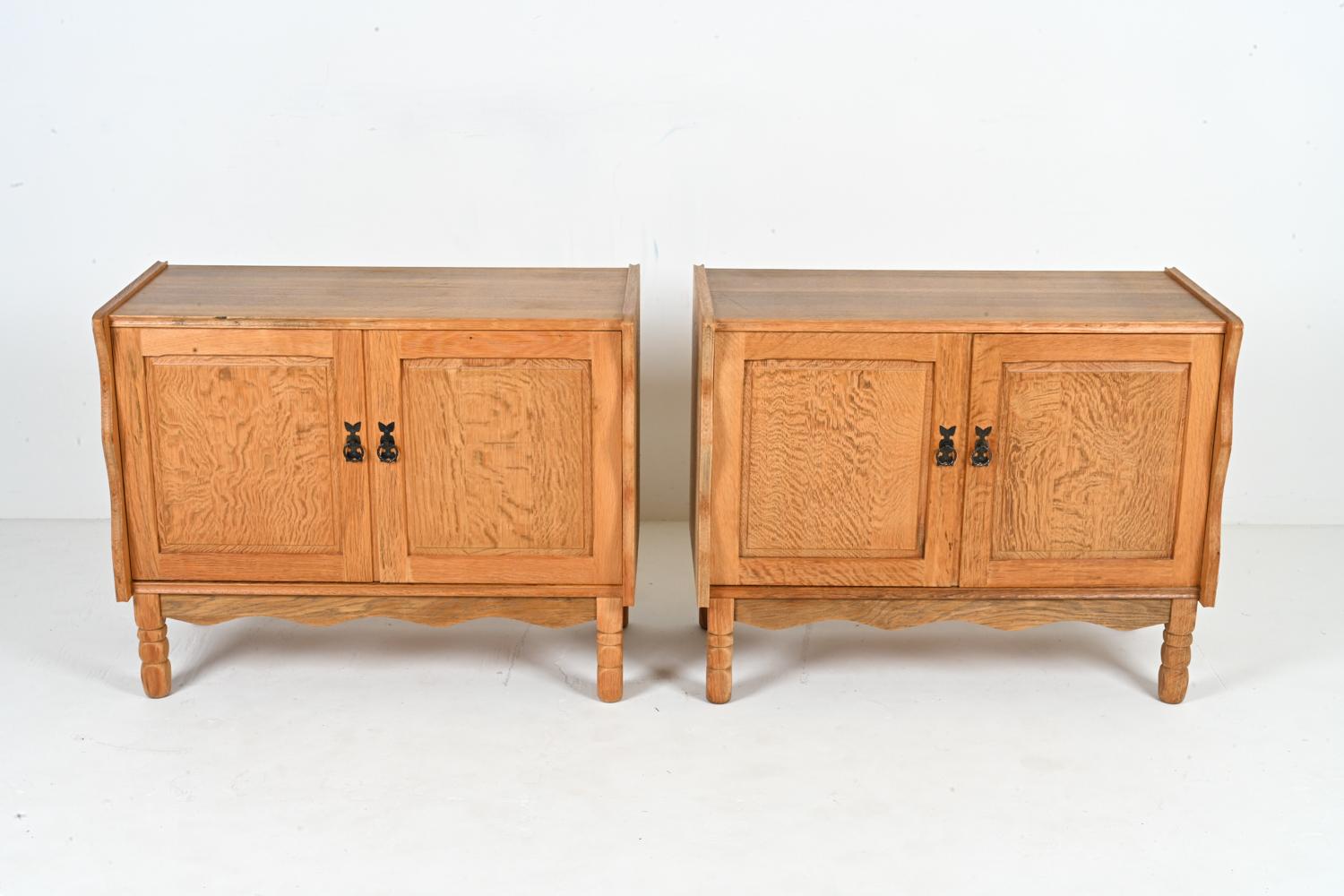 Scandinavian Modern Pair of Danish Quarter-Sawn White Oak Cabinets Attr. to Henning Kjærnulf For Sale