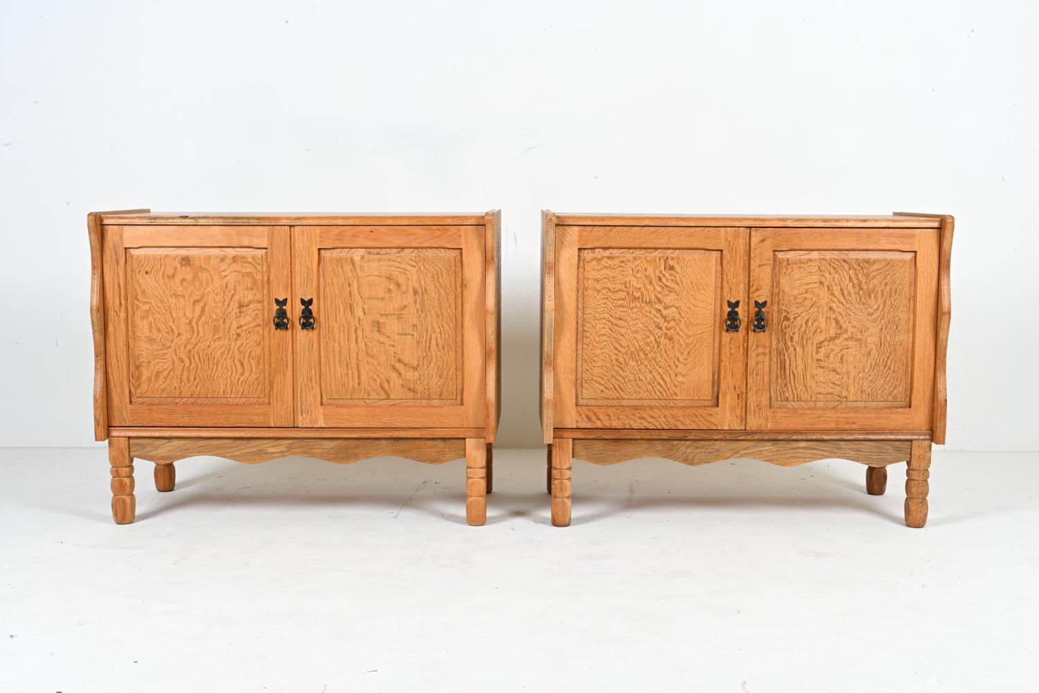 Pair of Danish Quarter-Sawn White Oak Cabinets Attr. to Henning Kjærnulf In Good Condition For Sale In Norwalk, CT