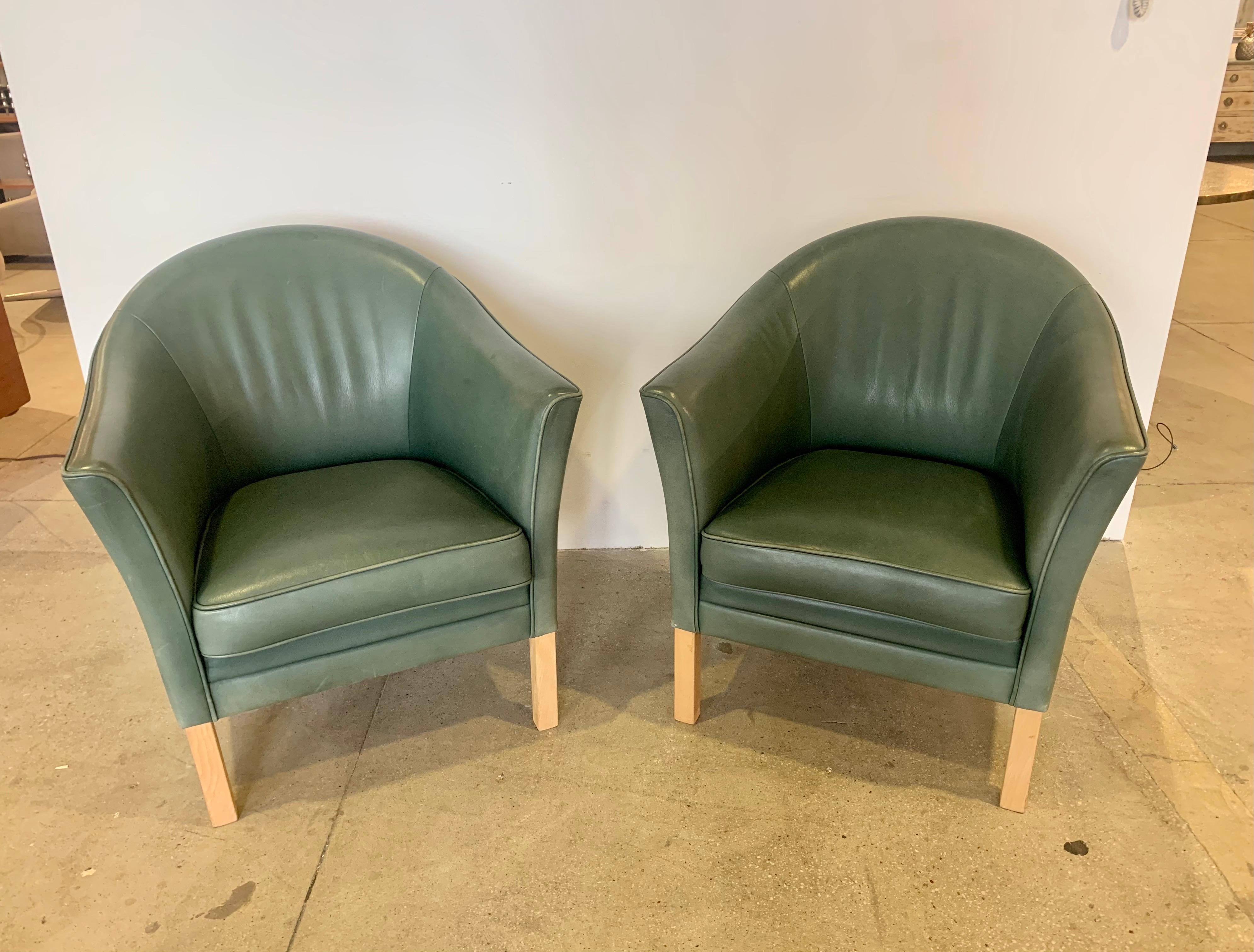 Pair of Danish Queen Leather Chairs Lars Kalmar for Mogens Hansen, 1980s In Good Condition In New York, NY