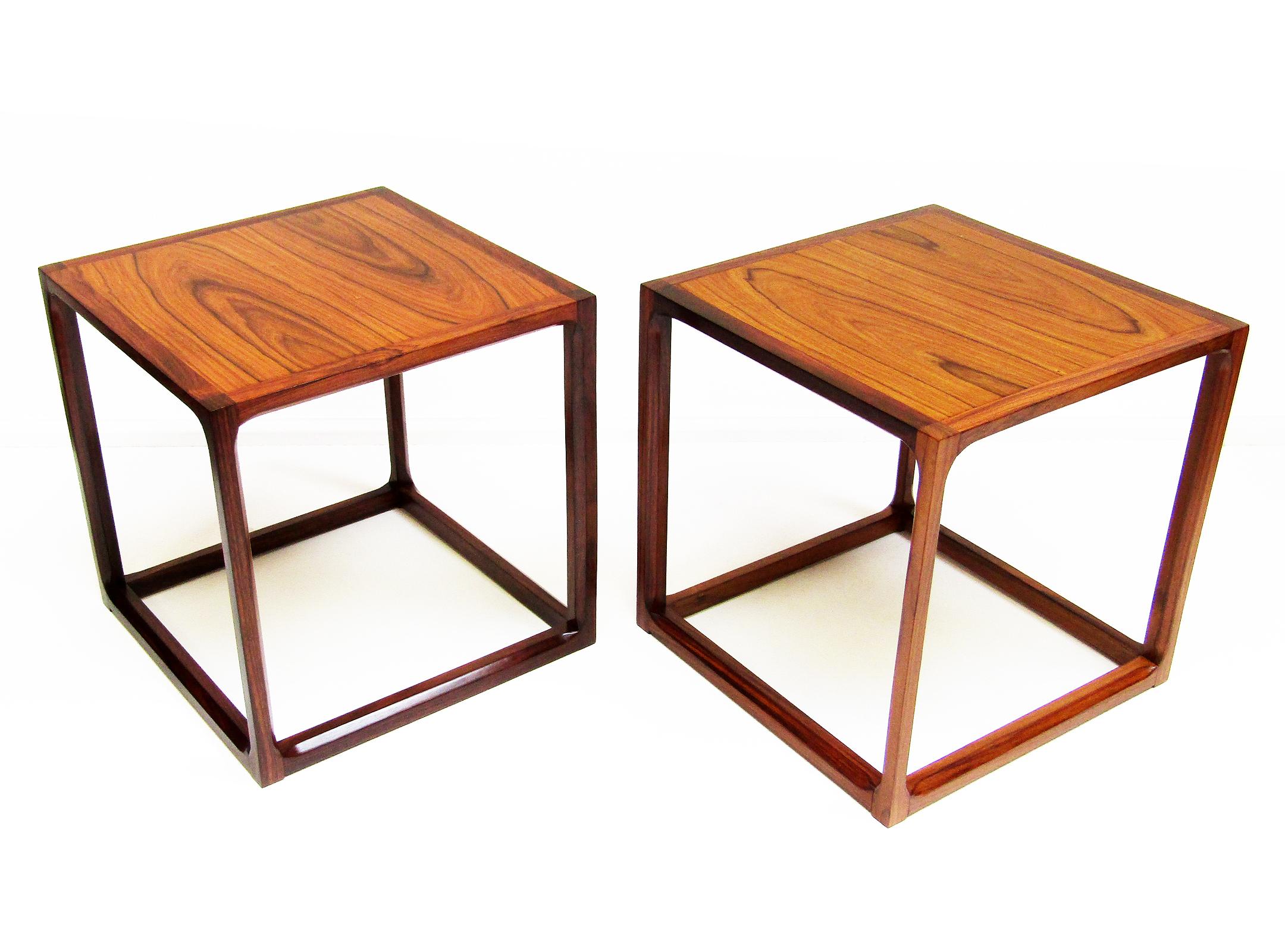 Mid-Century Modern Paire de tables/tables de nuit cubiques danoises en bois de rose des années 1960 par Kai Kristiansen en vente