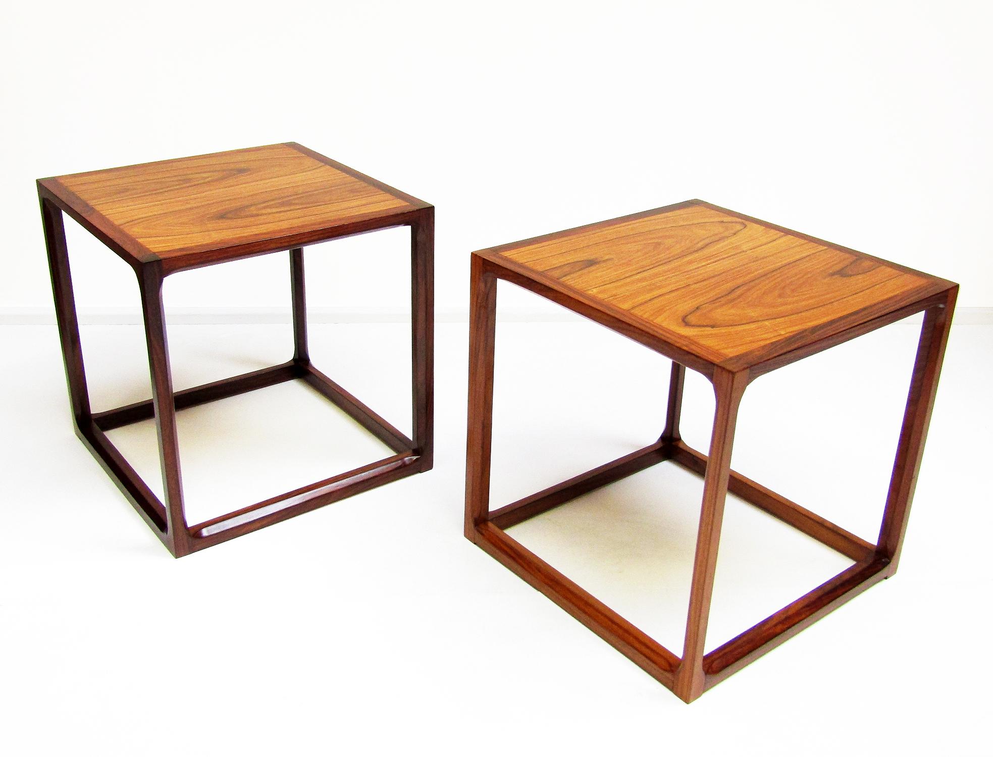 Paire de tables/tables de nuit cubiques danoises en bois de rose des années 1960 par Kai Kristiansen en vente 1
