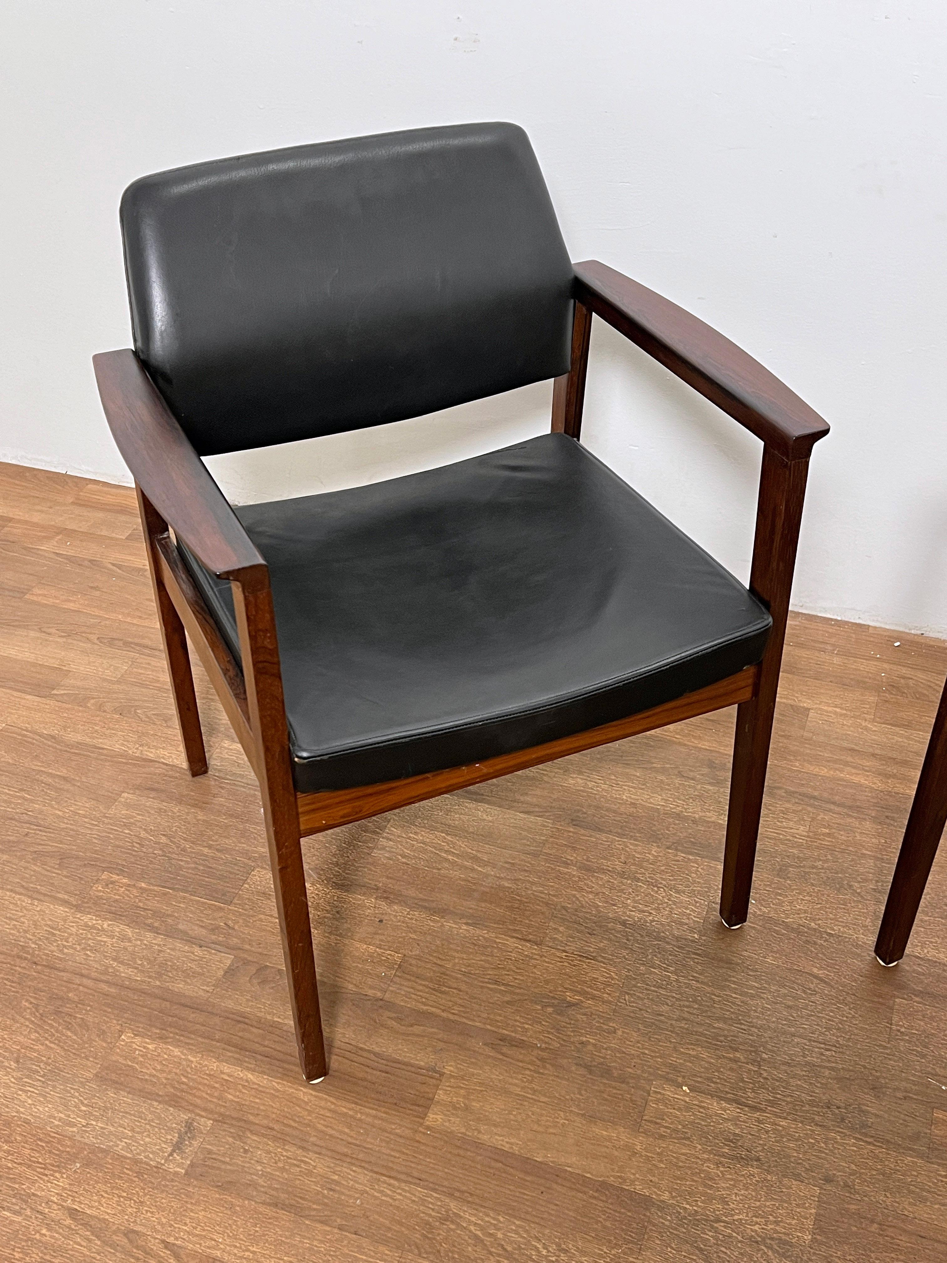Late 20th Century Pair of Danish Rosewood and Leather Arm Chairs Circa 1970s For Sale