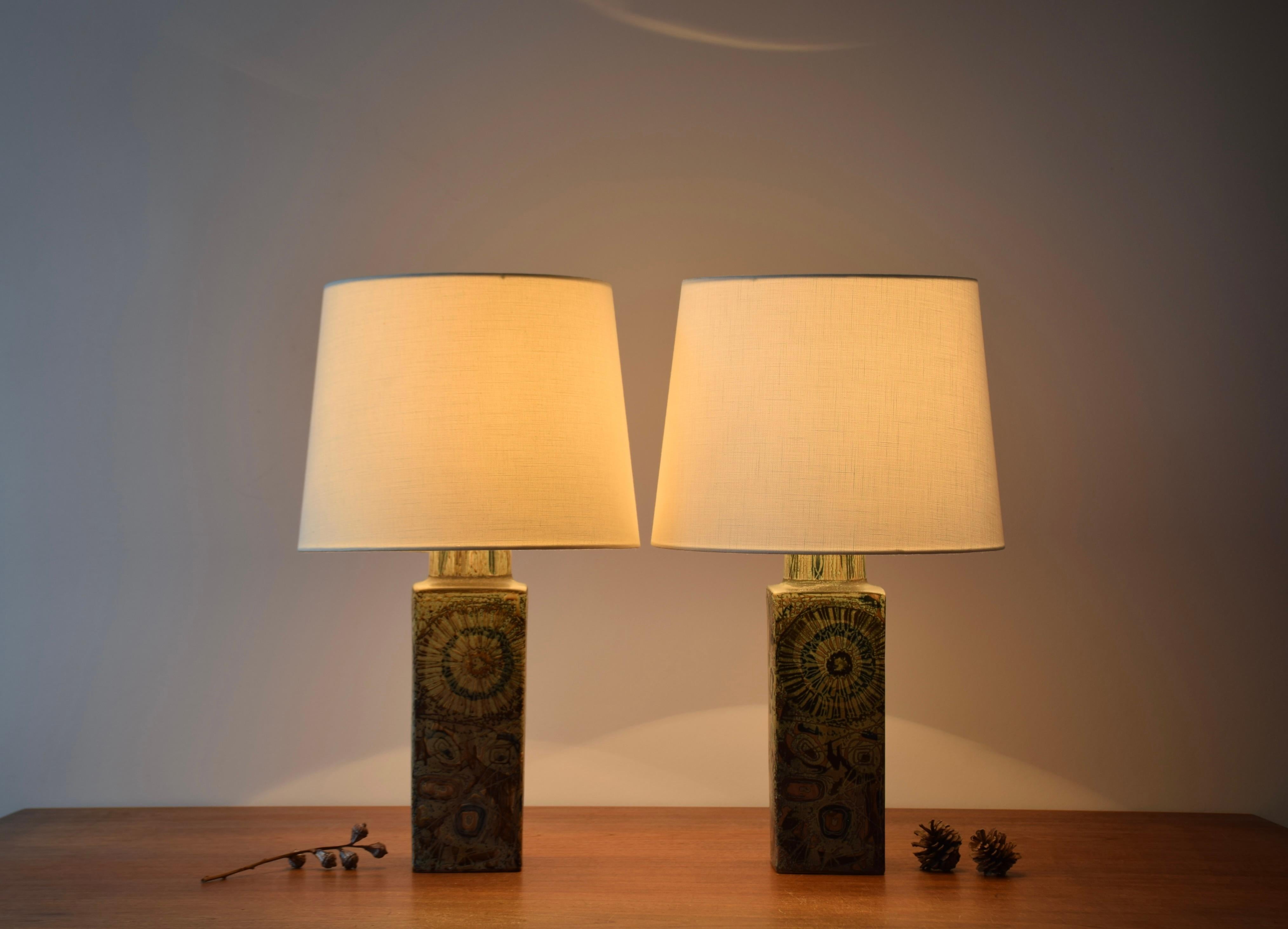 Ein Paar dänische Royal Copenhagen Baca Tischlampen Braun von Nils Thorsson 1970s (Skandinavische Moderne) im Angebot