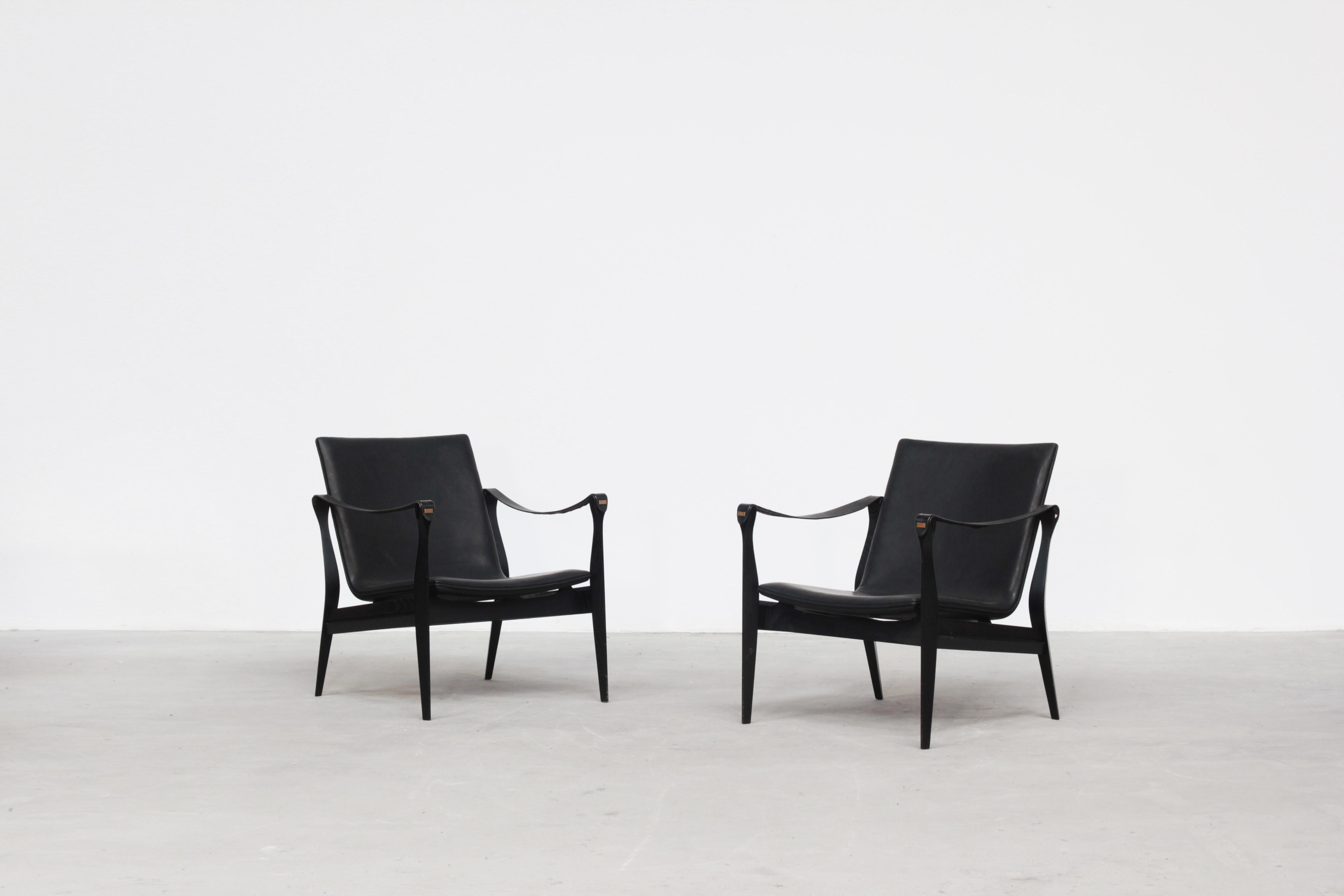 Rare pair of safari chairs designed by the Danish Designers Ebbe & Karen Clemmensen and produced by Fritz Hansen in the late 1960s in Denmark. Both chairs come in a black painted ash frame and black leather and are in very good condition with