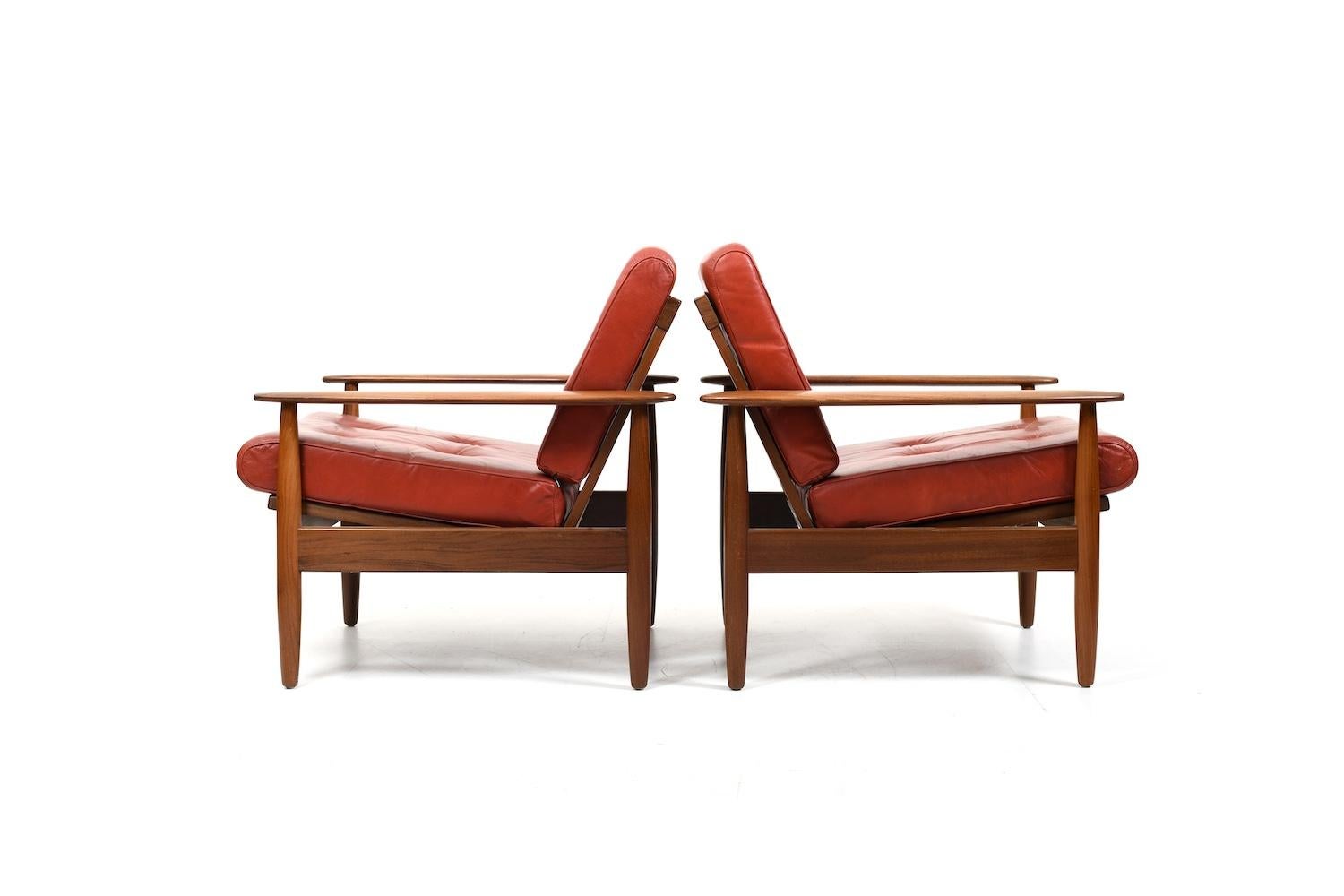Danois Paire de fauteuils danois/ scandinaves en teck esprit cuir des années 1960 en vente