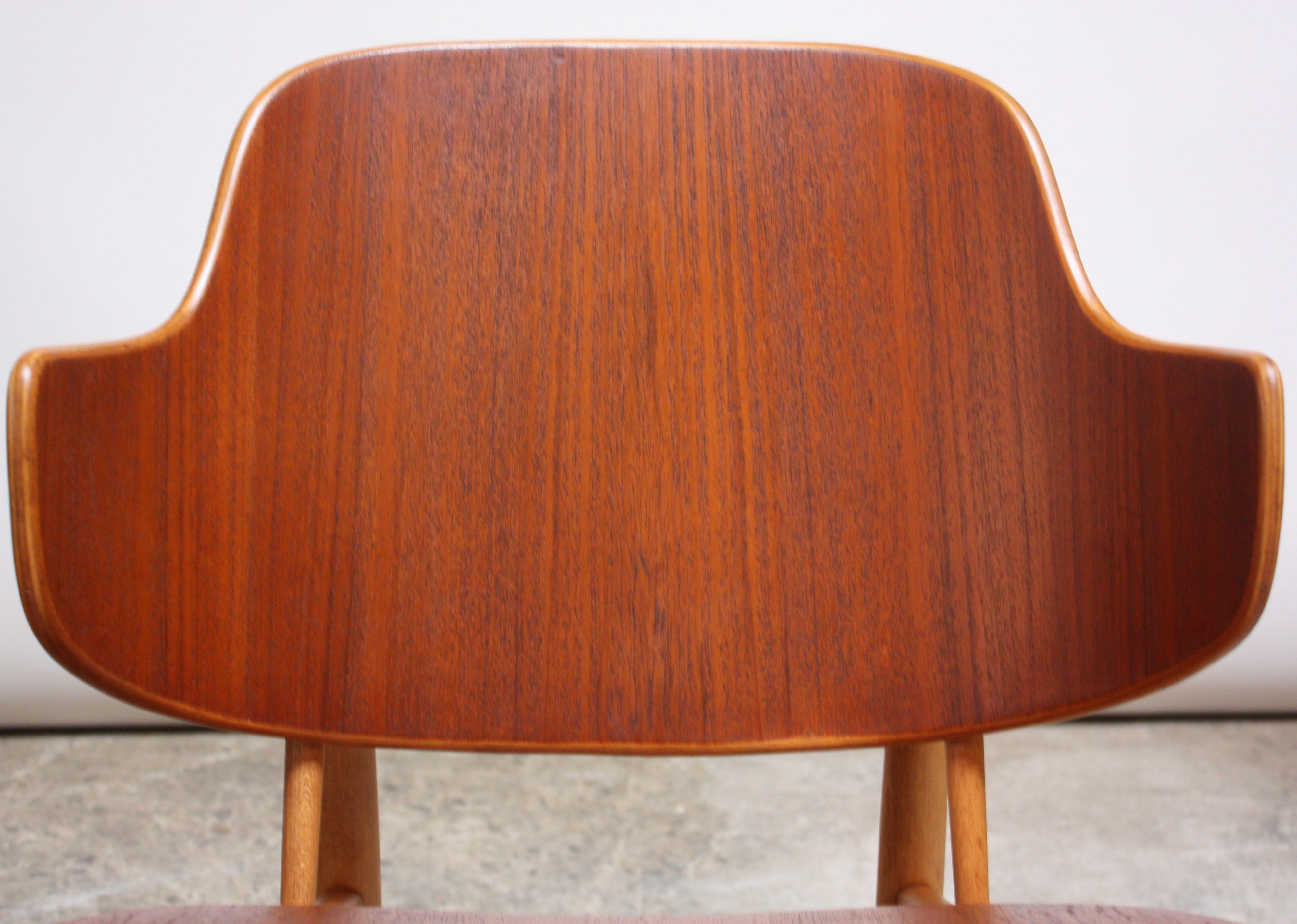 Pair of Danish Sculptural Shell Chairs by Ib Kofod-Larsen in Teak and Beech For Sale 6