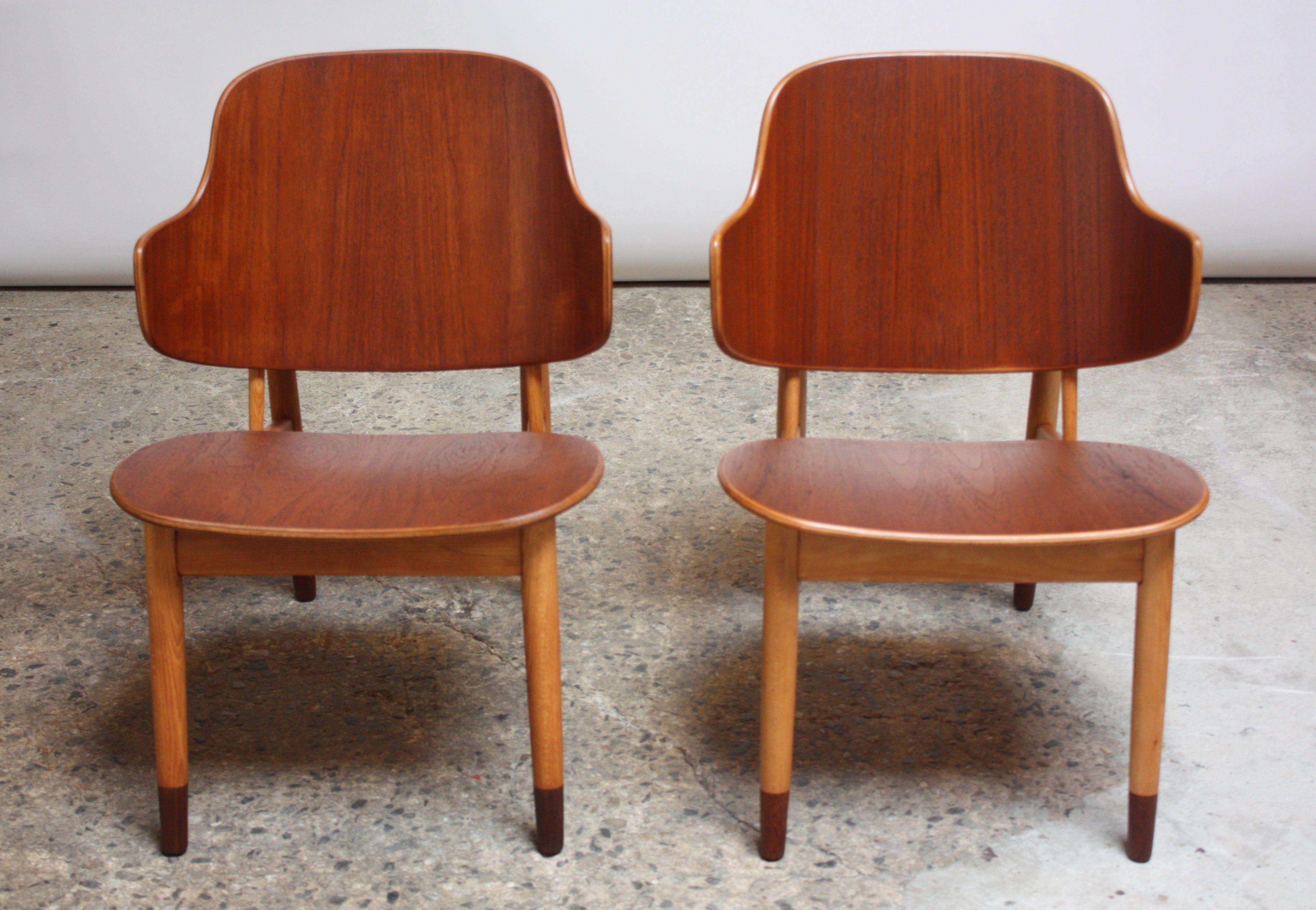 Mid-20th Century Pair of Danish Sculptural Shell Chairs by Ib Kofod-Larsen in Teak and Beech For Sale