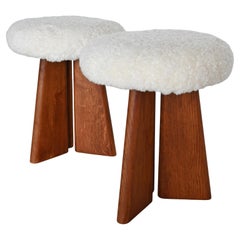 Paar dänische Schafsfellhocker