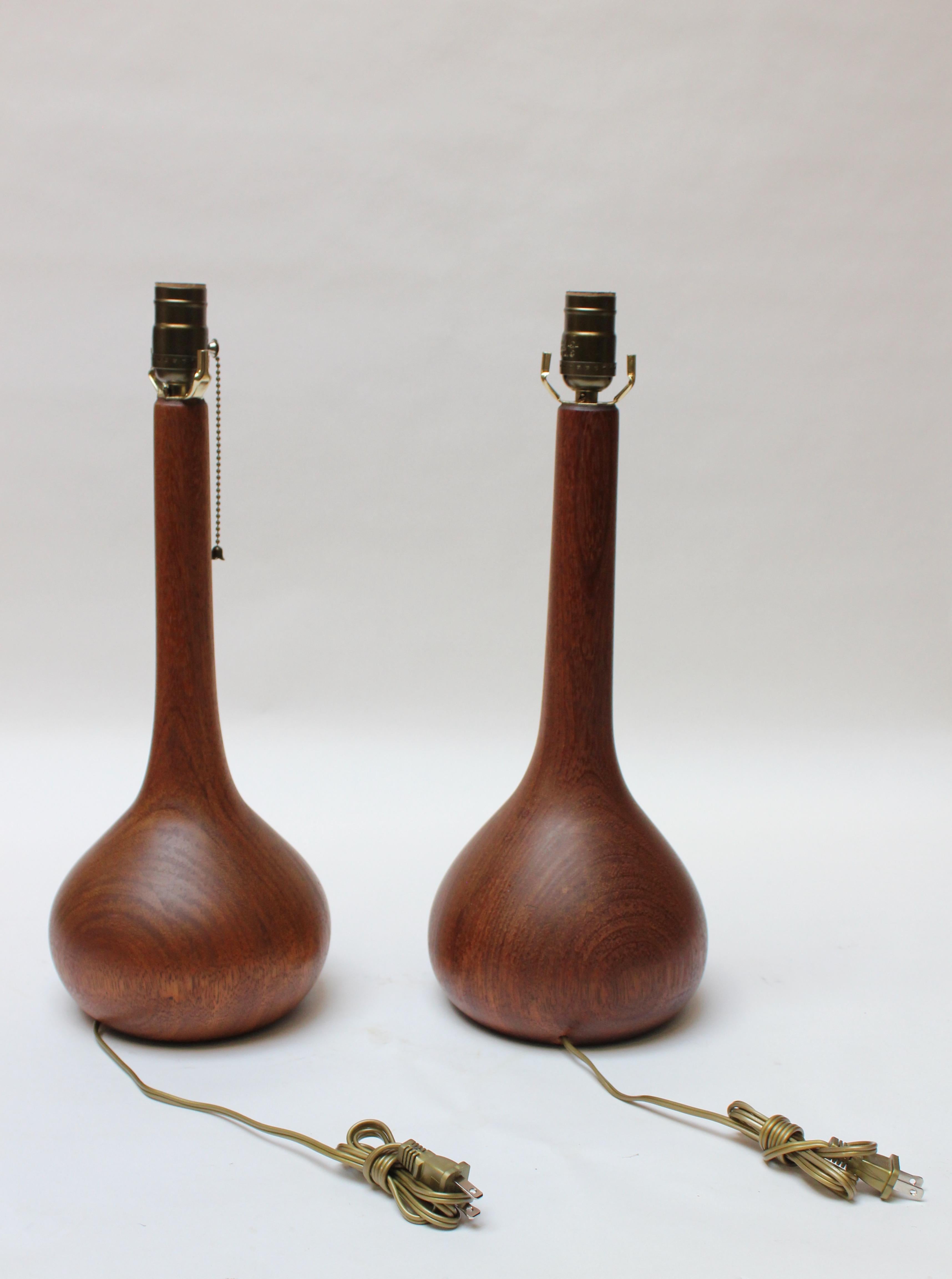 Pair of Danish Solid Staved Teak Bulbous-Form Table Lamps In Good Condition For Sale In Brooklyn, NY