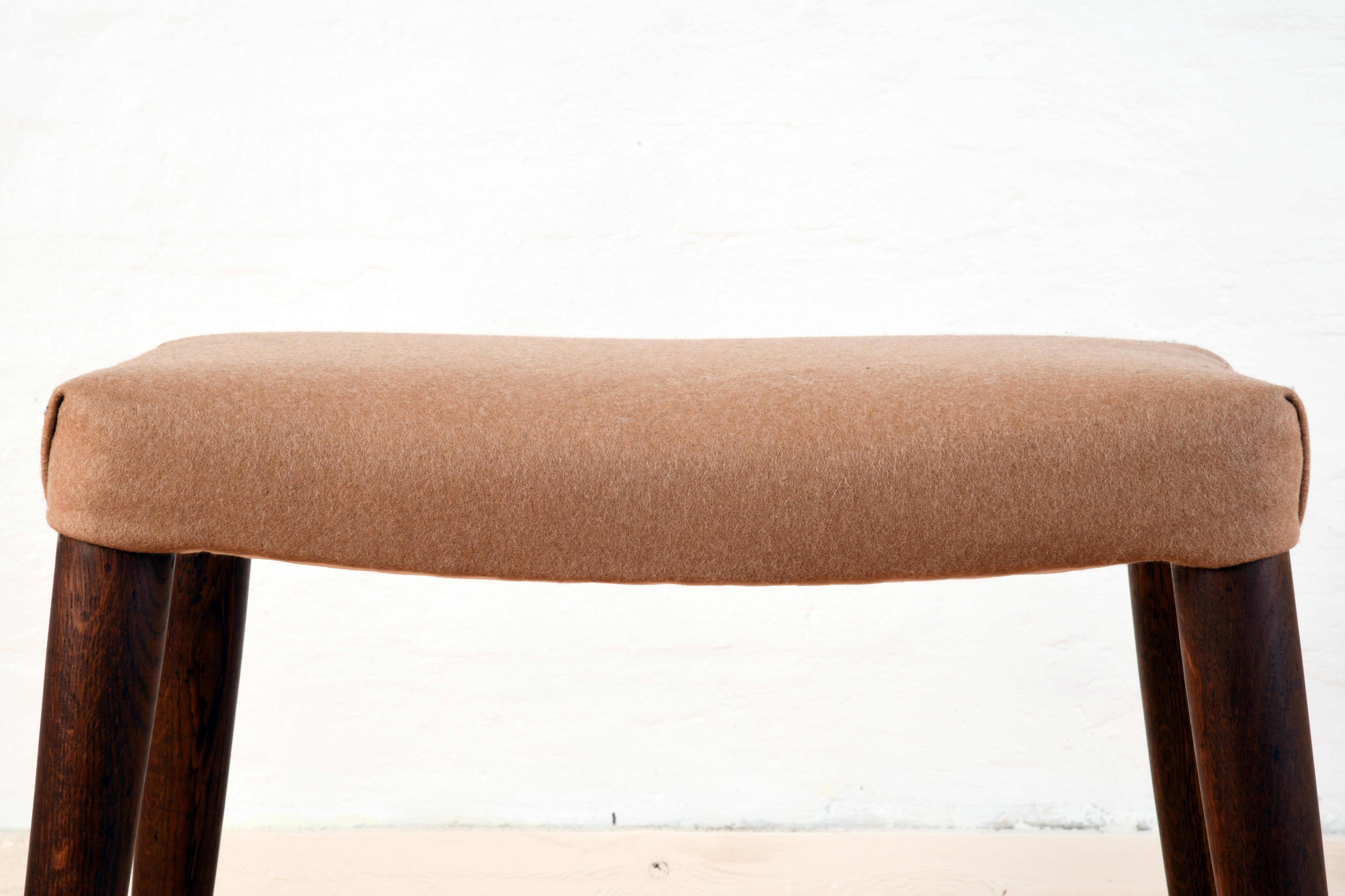 Pair of danish stool or foot stool from te 60s with brass feet reupholstered en venta 5