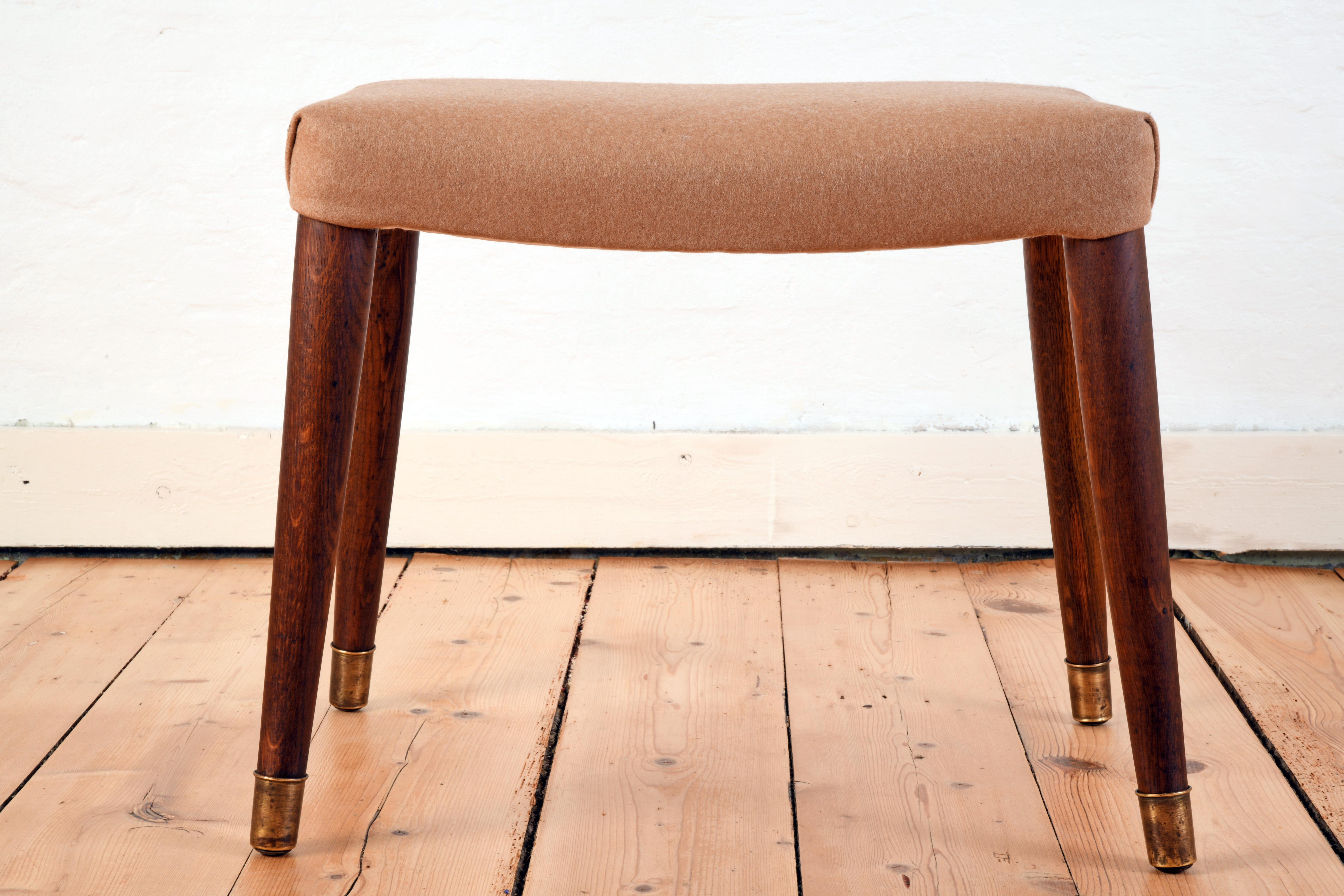 Pair of danish stool or foot stool from te 60s with brass feet reupholstered en venta 6