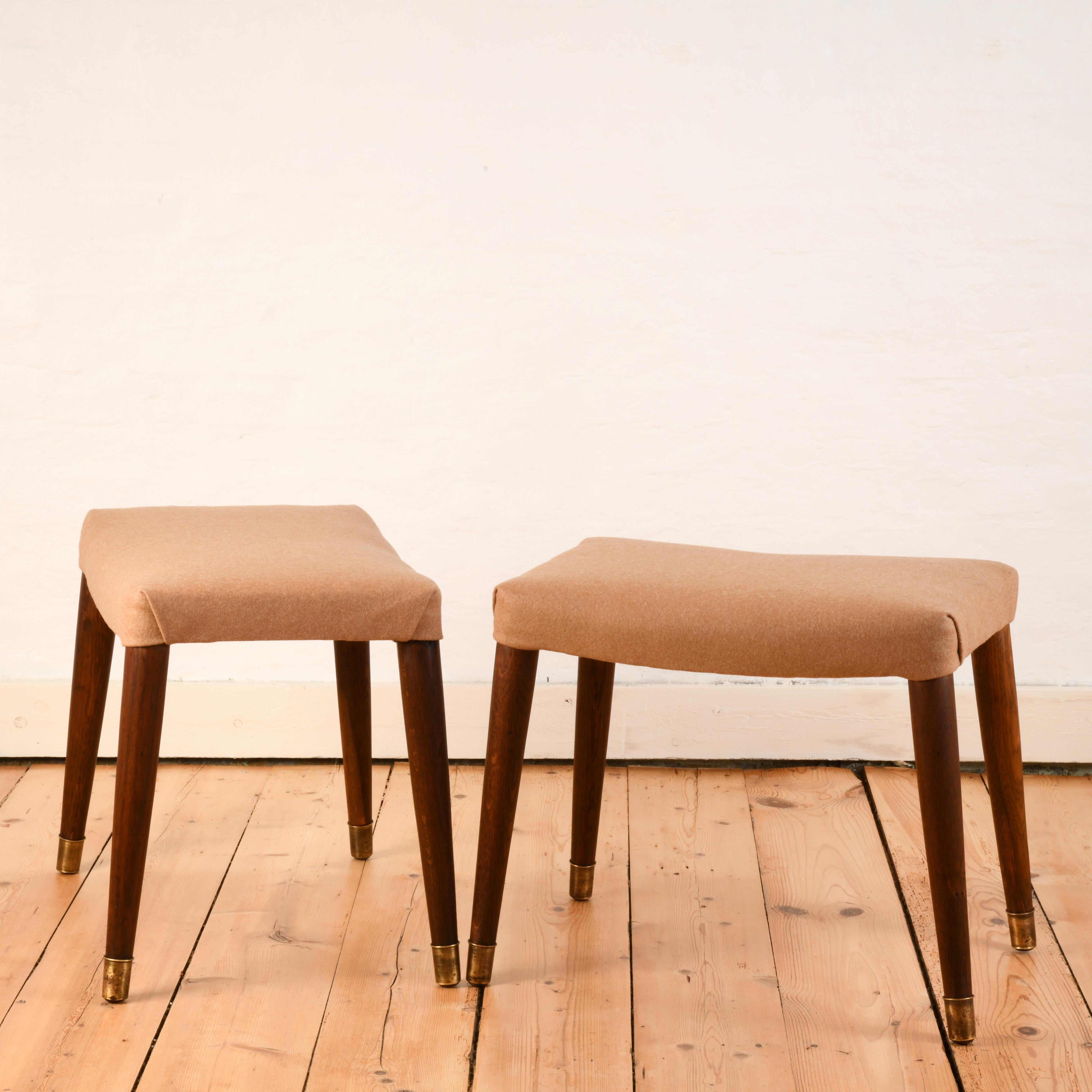 Pair of danish stool or foot stool from te 60s with brass feet reupholstered siglo XX en venta