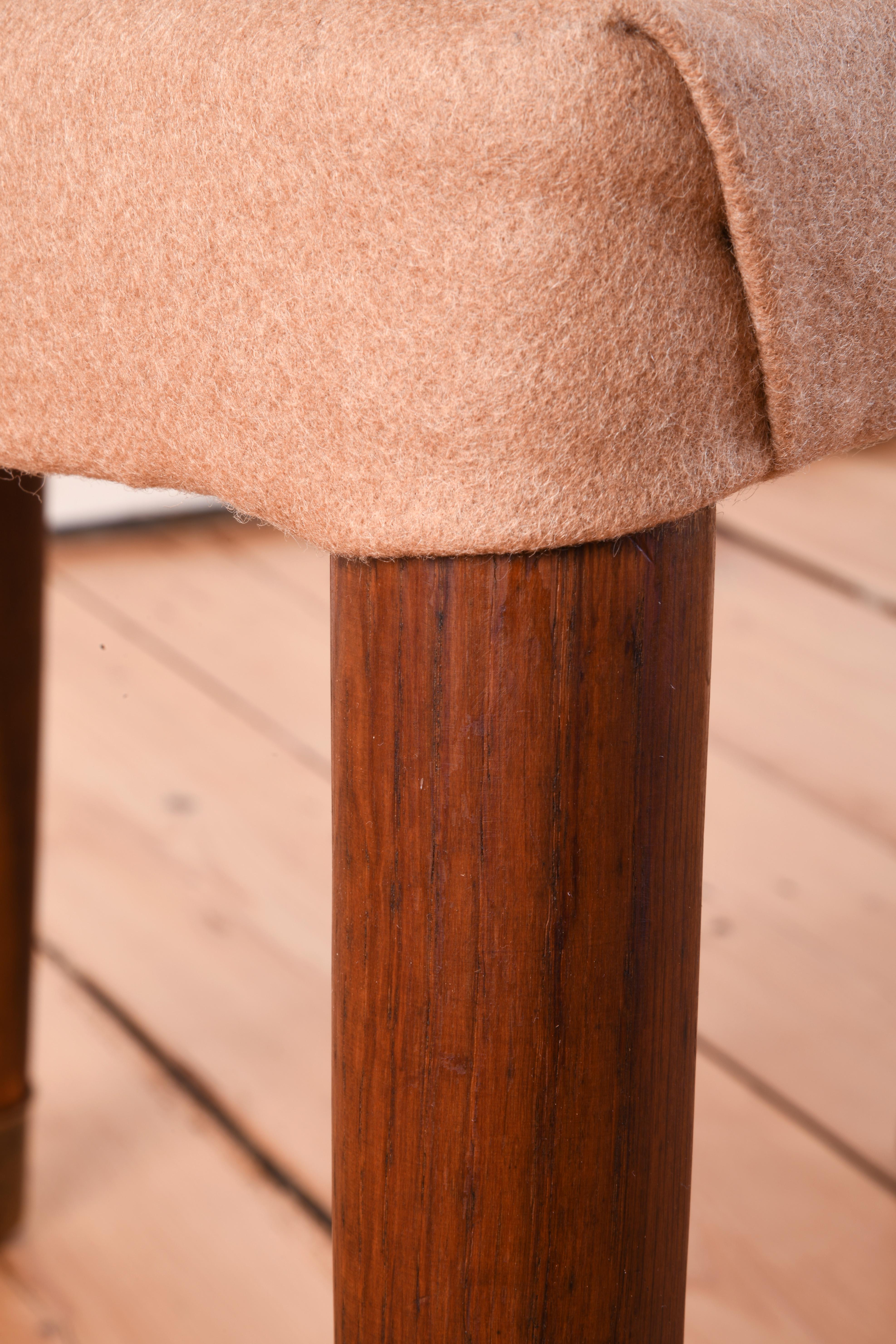 Pair of danish stool or foot stool from te 60s with brass feet reupholstered en venta 2