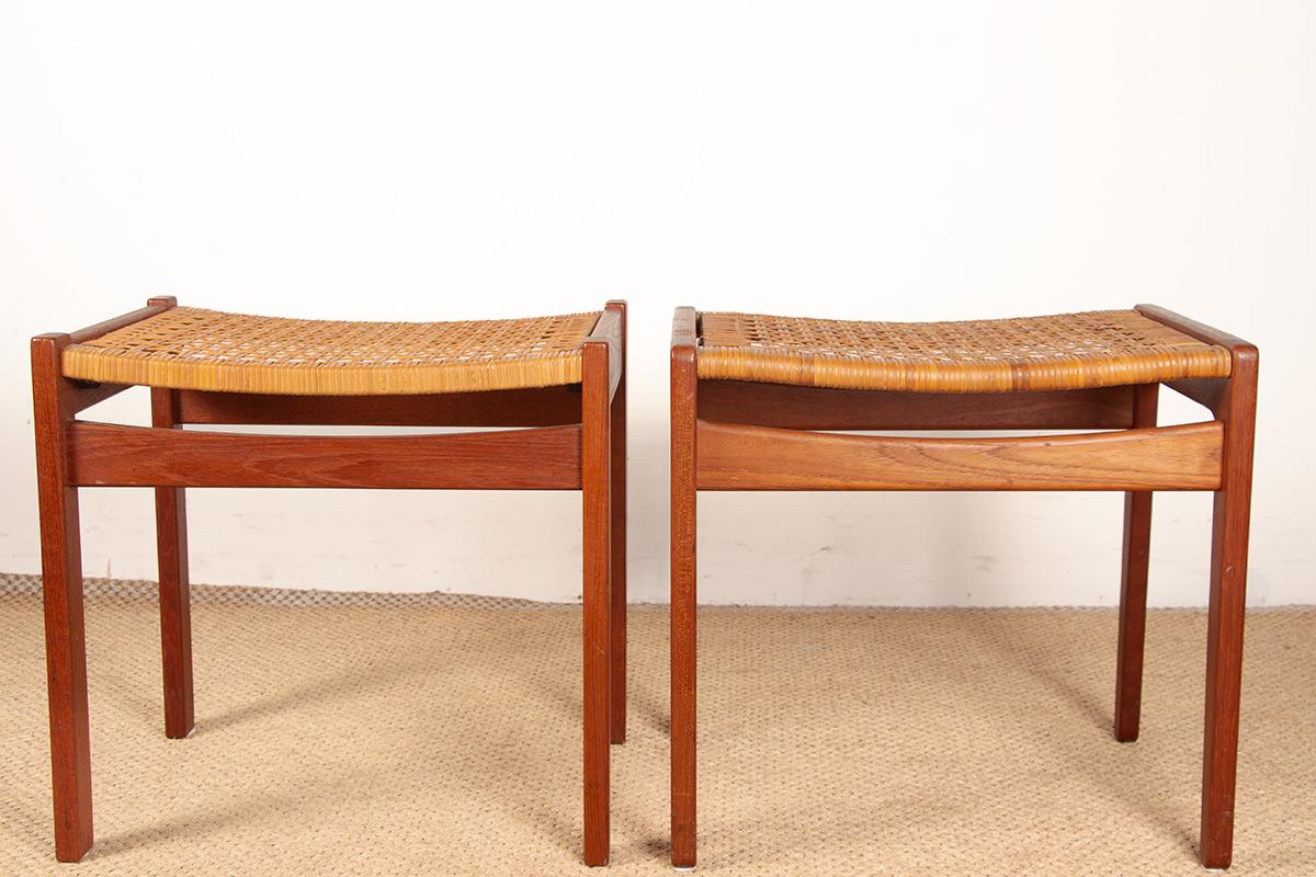 Ein Paar dänische Hocker aus Teakholz und Rohrgeflecht von Peter Hvidt 1960. im Angebot 5