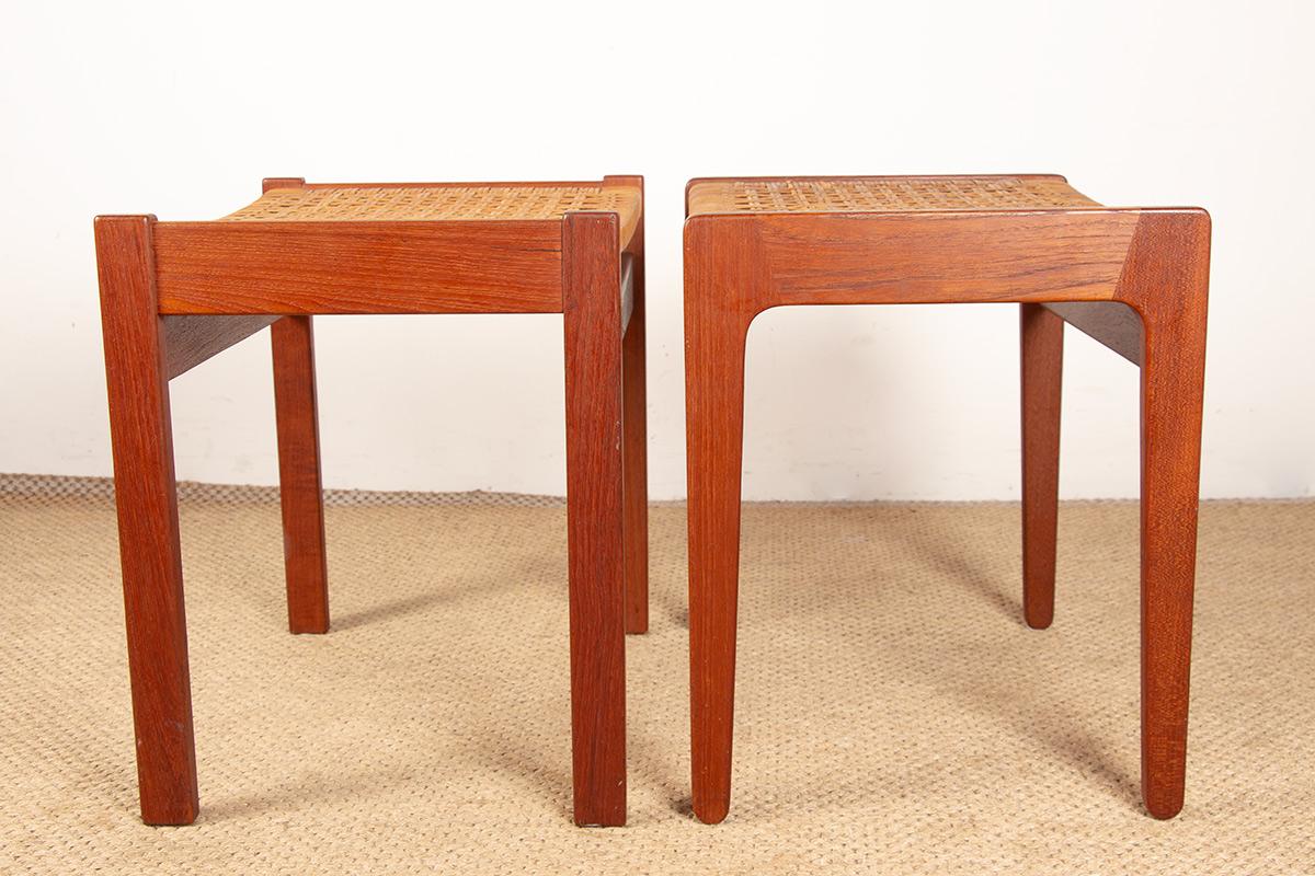 Ein Paar dänische Hocker aus Teakholz und Rohrgeflecht von Peter Hvidt 1960. im Angebot 9