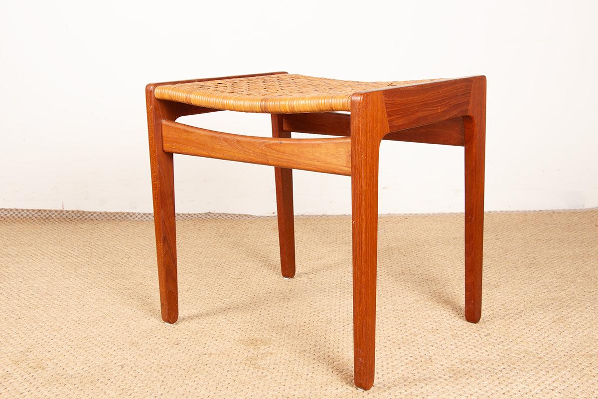Ein Paar dänische Hocker aus Teakholz und Rohrgeflecht von Peter Hvidt 1960. im Angebot 2