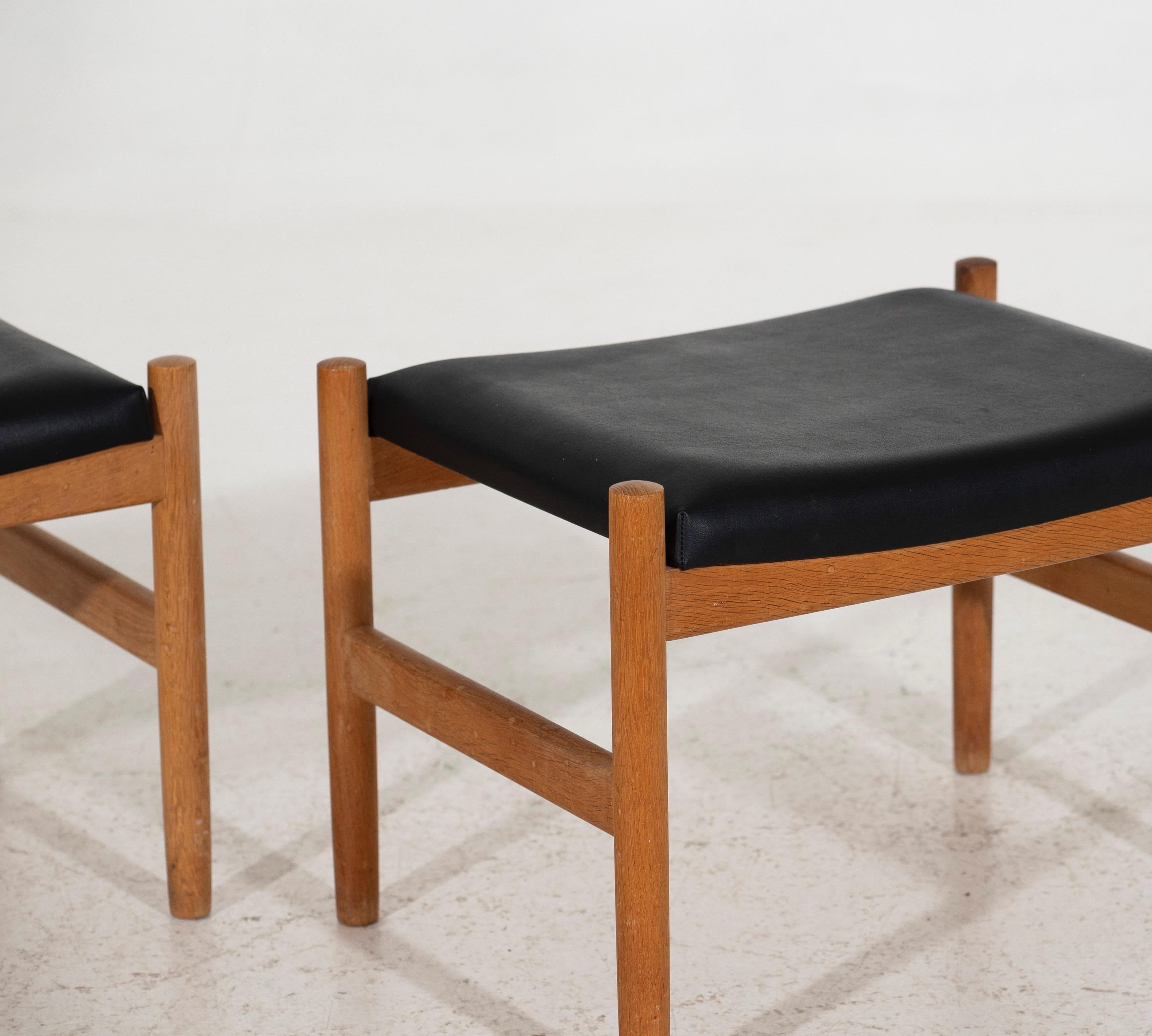 Pair of Danish stools with leather seats, signed, 1960´s. In Good Condition For Sale In Aalsgaarde, DK