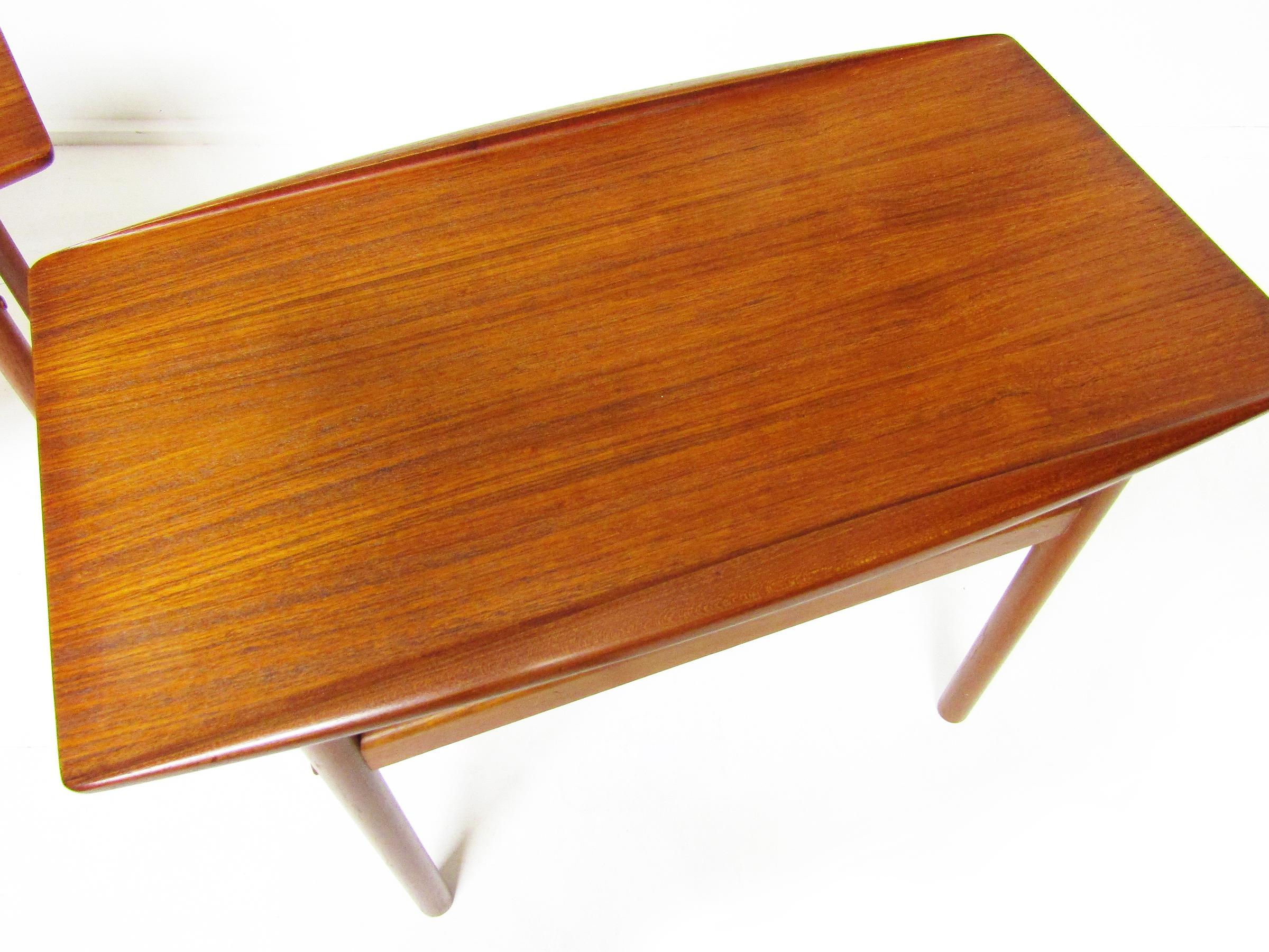 Pair Of Danish Surfboard Lamp Tables Or Night Stands In Teak By Grete Jalk For Sale 6