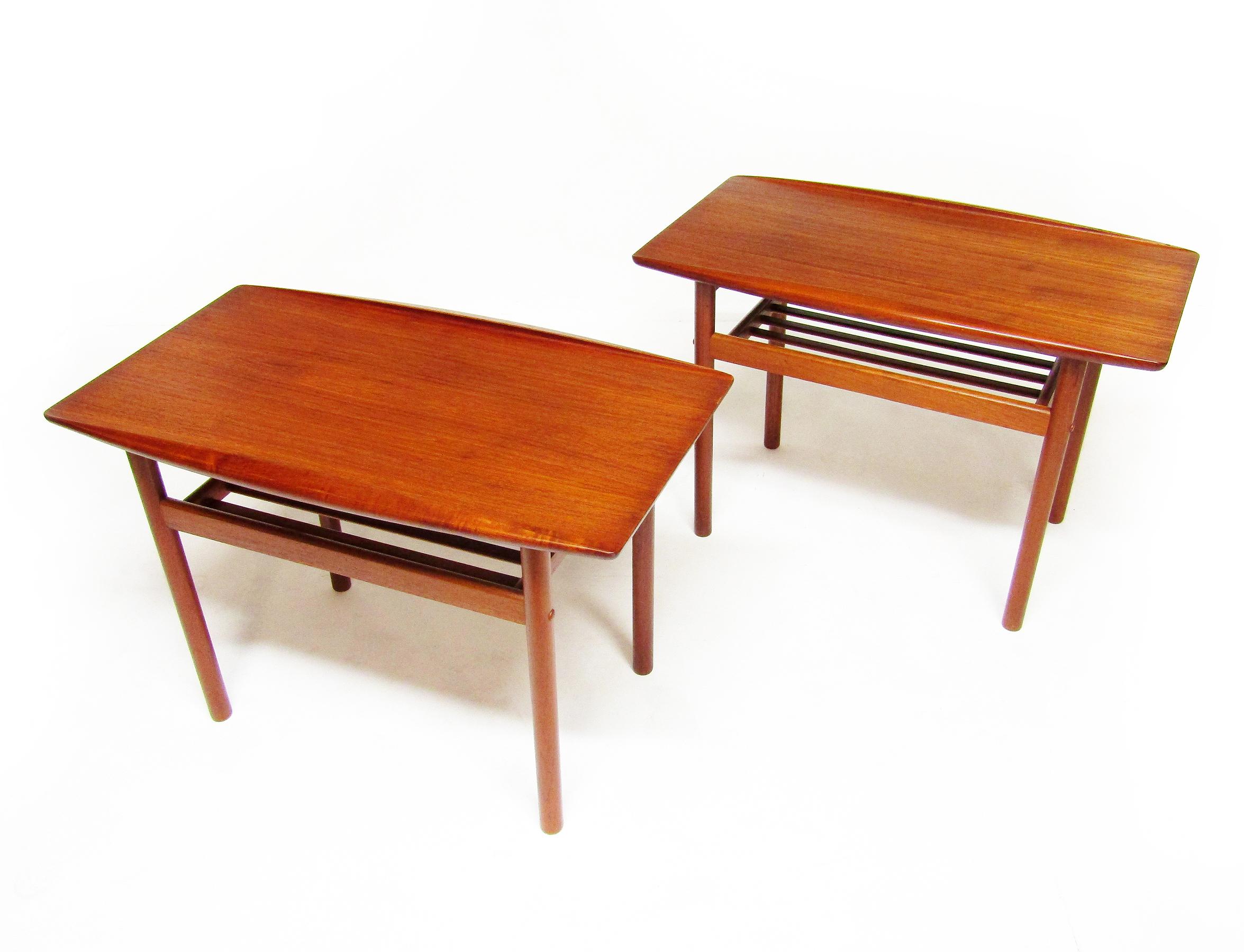 Mid-Century Modern Pair Of Danish Surfboard Lamp Tables Or Night Stands In Teak By Grete Jalk For Sale