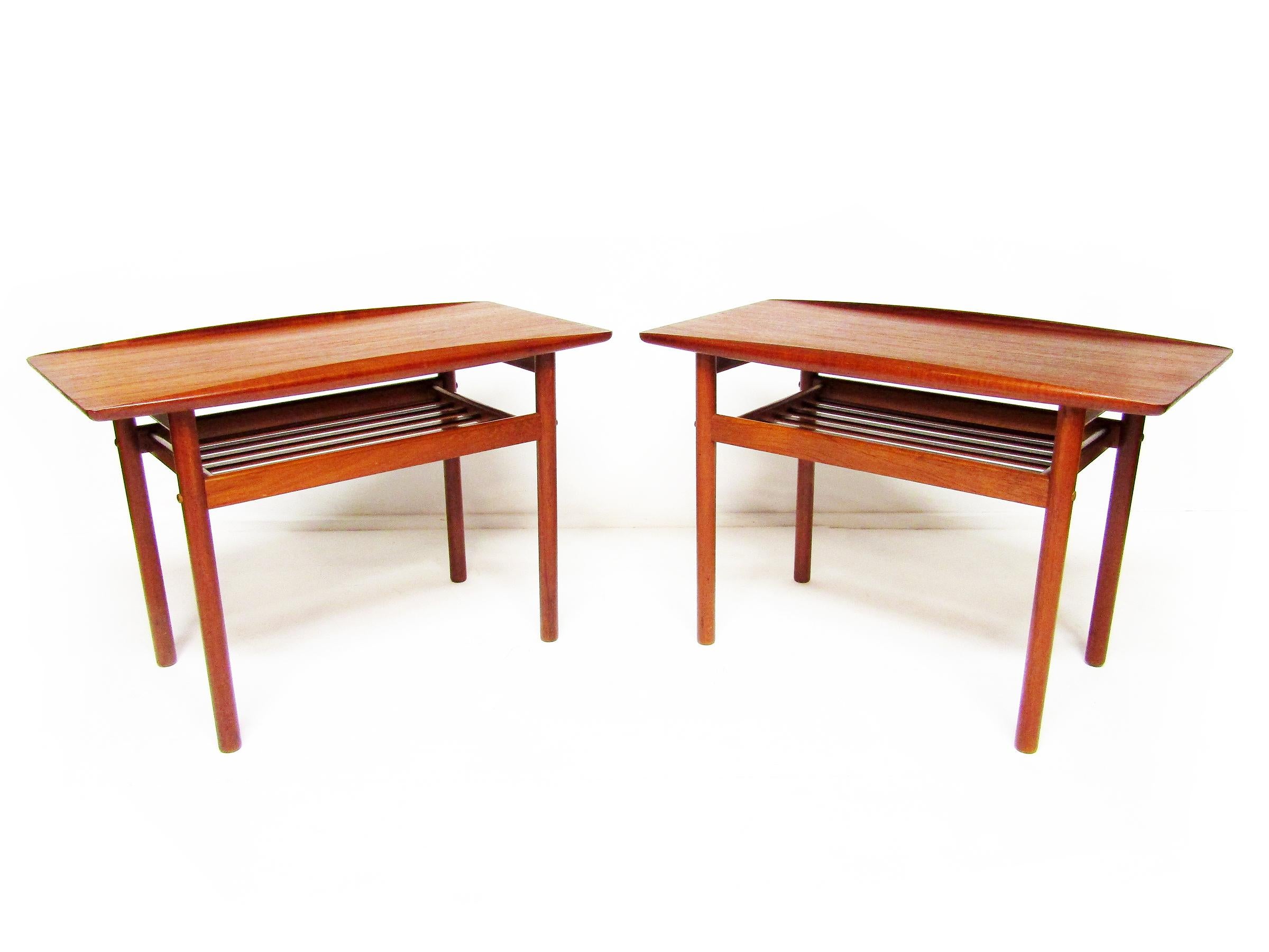 Pair Of Danish Surfboard Lamp Tables Or Night Stands In Teak By Grete Jalk In Good Condition For Sale In Shepperton, Surrey