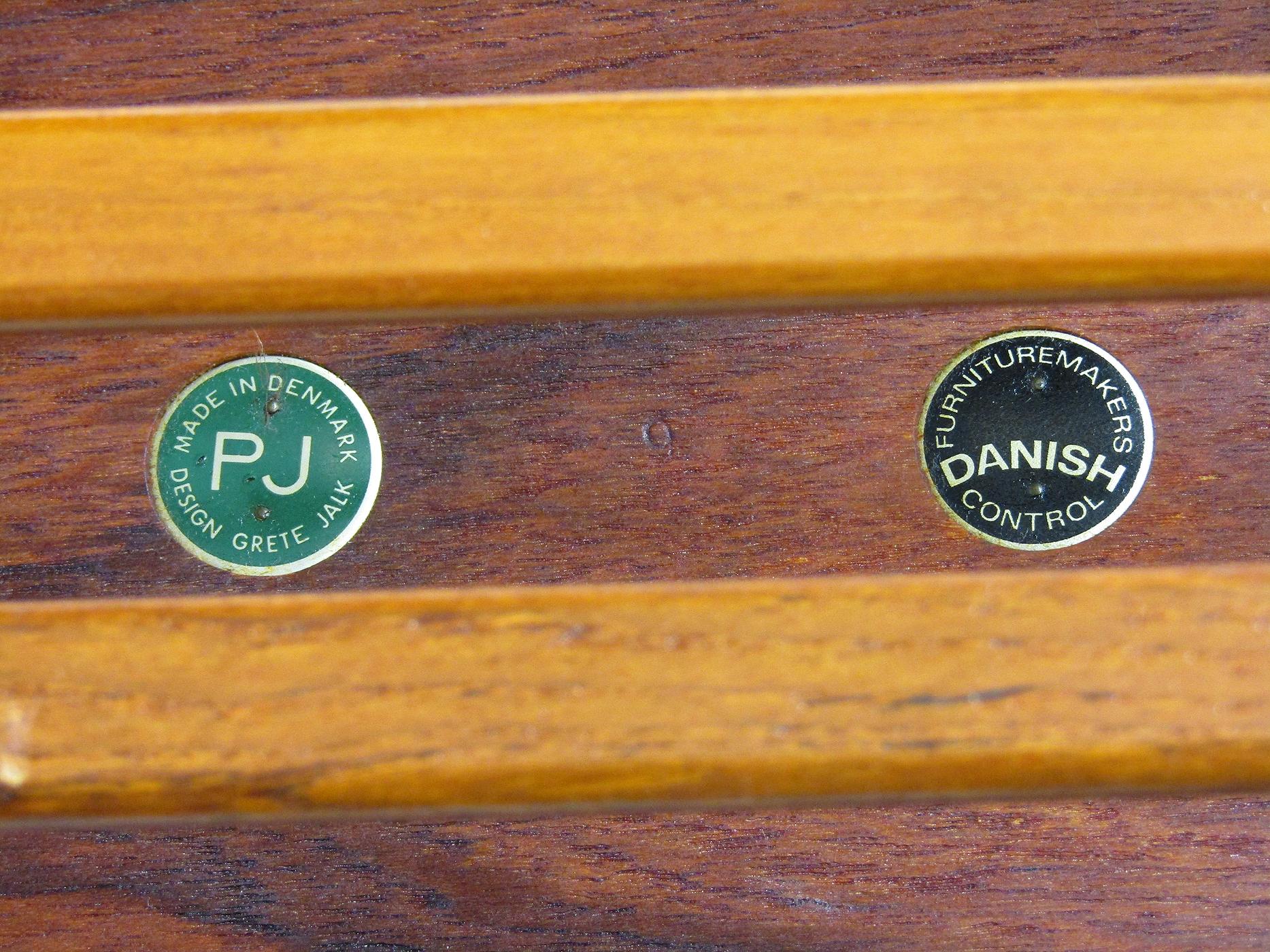 Paire de tables ou de tables de nuit danoises en teck par Grete Jalk Bon état - En vente à Shepperton, Surrey