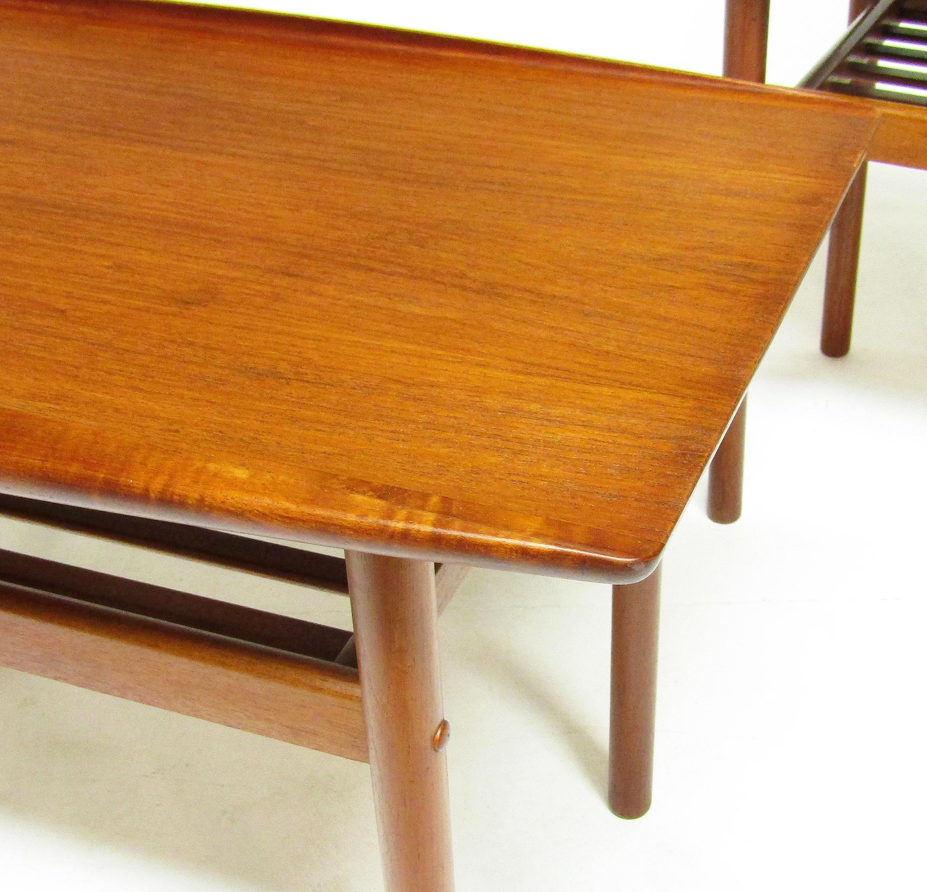 Pair Of Danish Surfboard Lamp Tables Or Night Stands In Teak By Grete Jalk For Sale 4