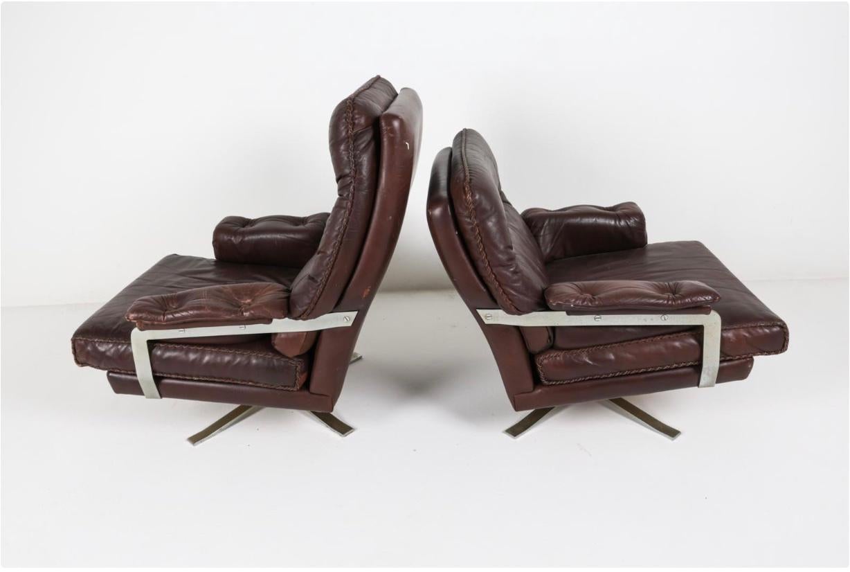 Paar dänische Drehsessel Leder Brown Leder zugeschrieben Arne Norell (Moderne der Mitte des Jahrhunderts) im Angebot