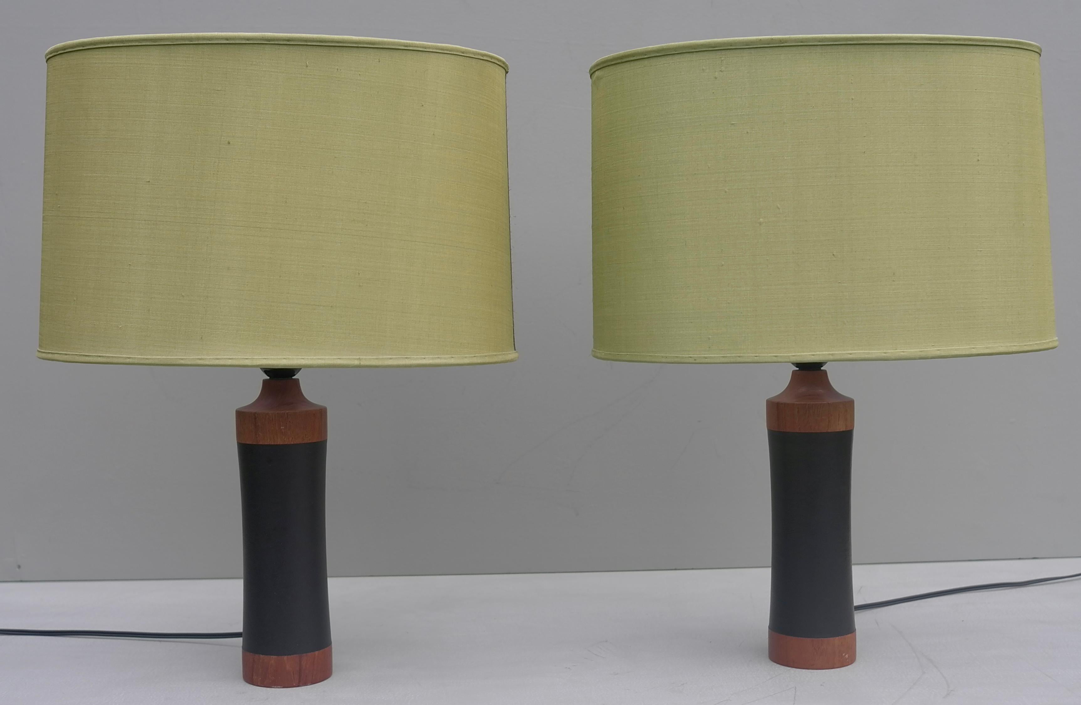 Mid-Century Modern Pair of Danish Teak and Black Leather Table Lamp with Green Silk Lampshades For Sale