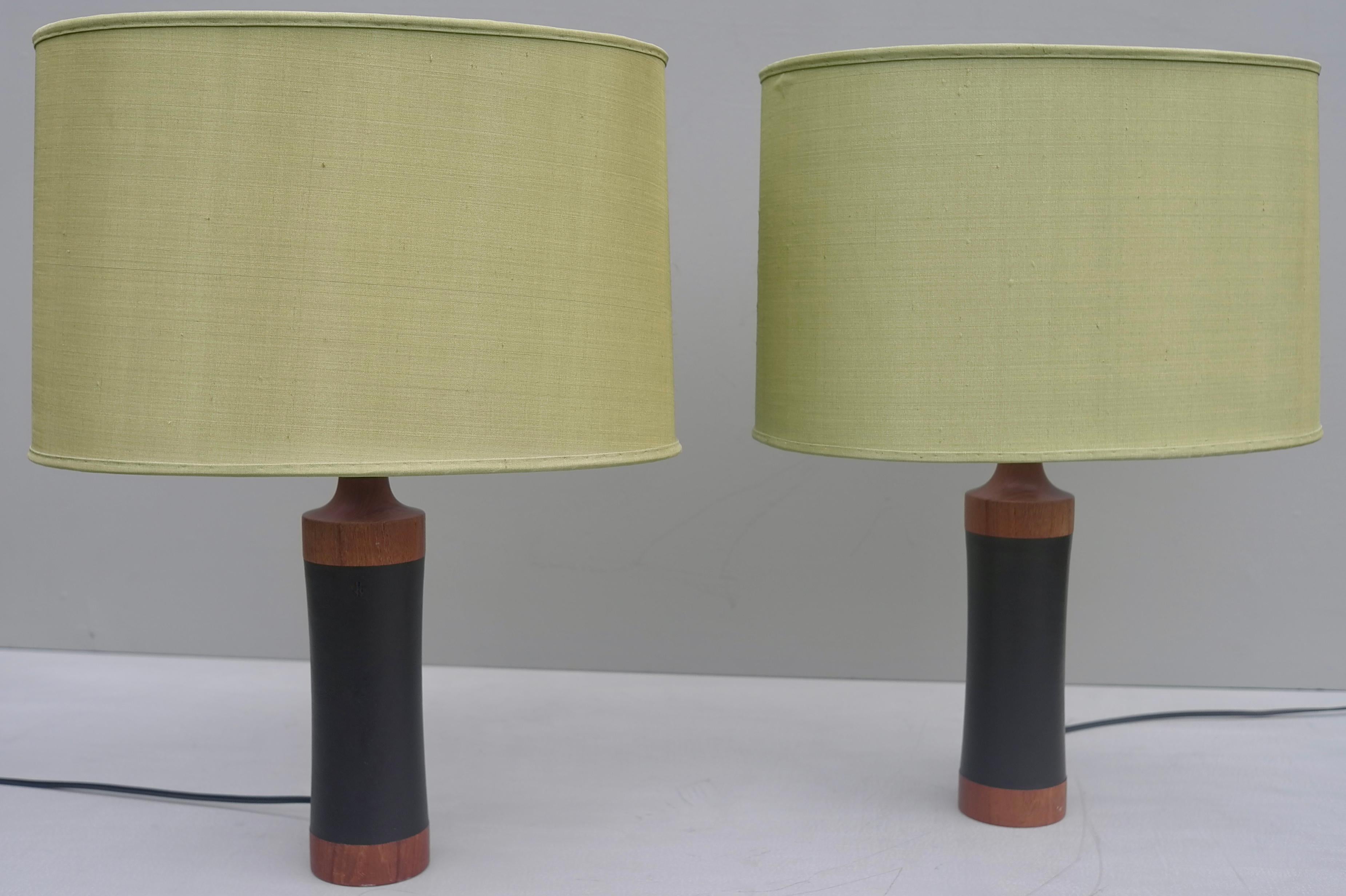 Pair of Danish Teak and Black Leather Table Lamp with Green Silk Lampshades For Sale 3
