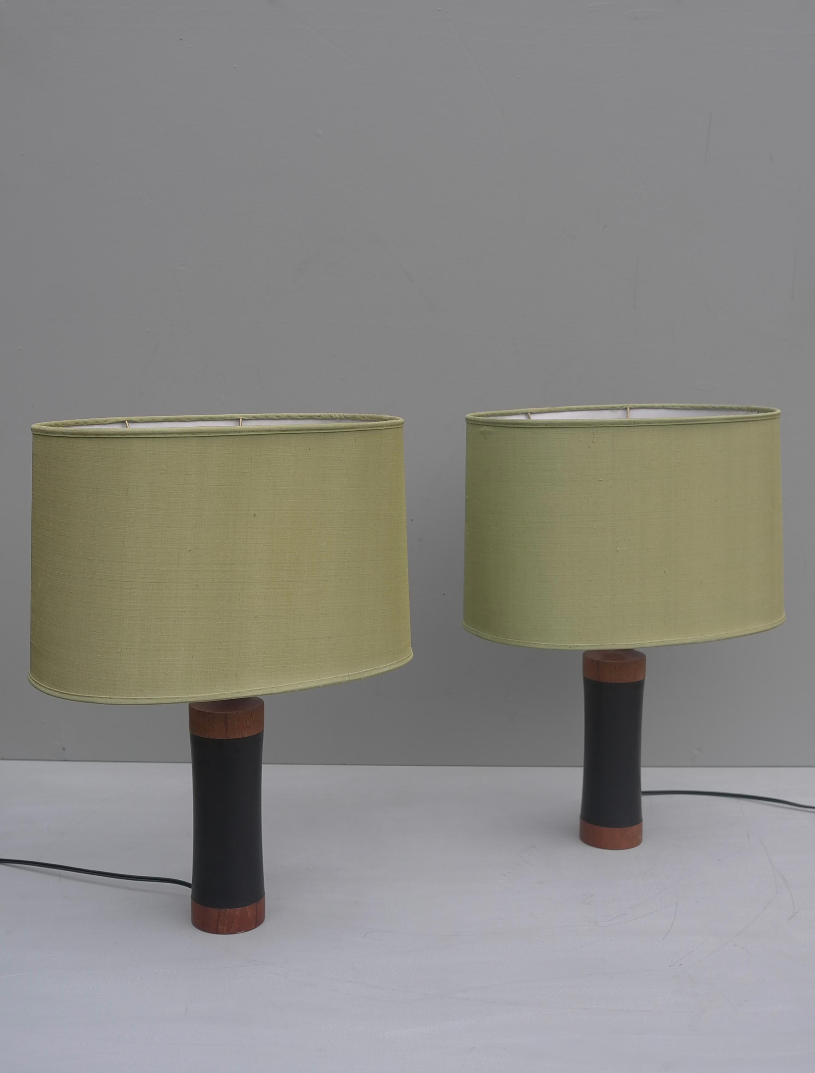 Pair of Danish Teak and Black Leather Table Lamp with Green Silk Lampshades For Sale 4