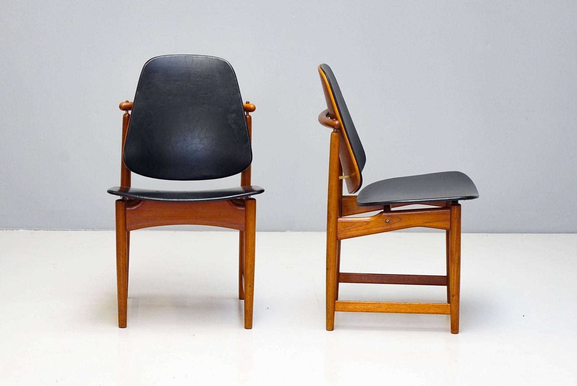 Coppia di sedie danesi in teak e pelle di Arne Vodder per France & Daverkosen In condizioni ottime in vendita a London, England