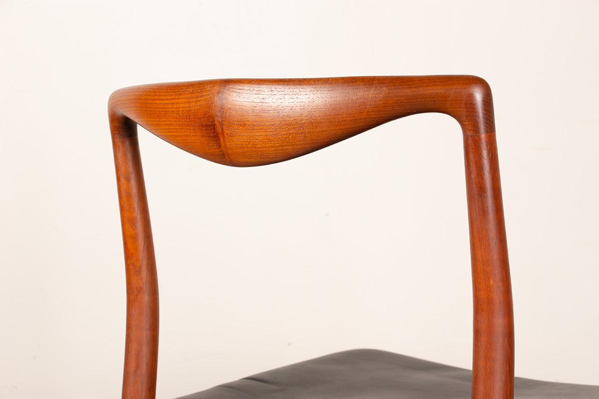 Pair of Danish teak and skai chairs by Lyngfeldt Larsen for Soren Willadsen 1960 For Sale 5