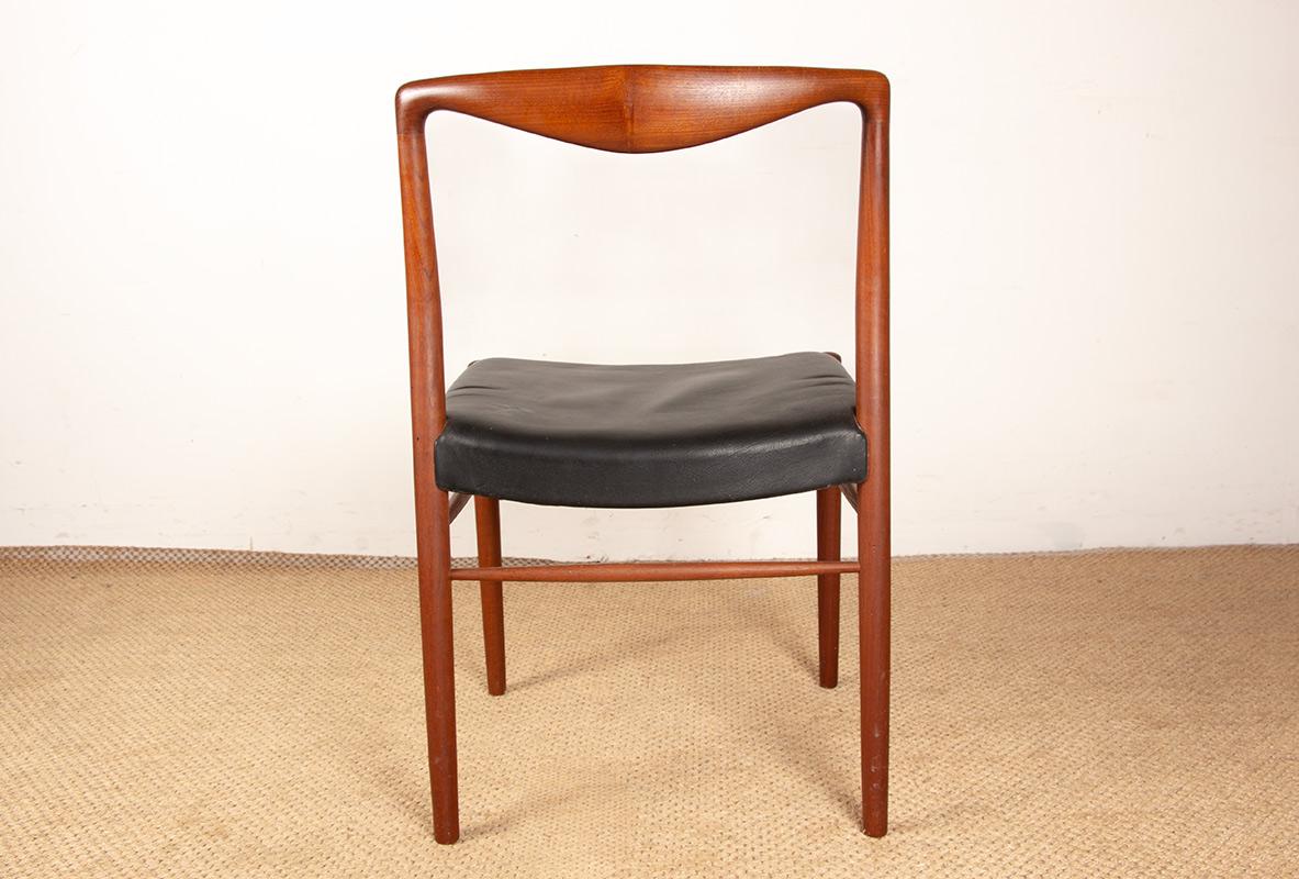 Pair of Danish teak and skai chairs by Lyngfeldt Larsen for Soren Willadsen 1960 For Sale 8
