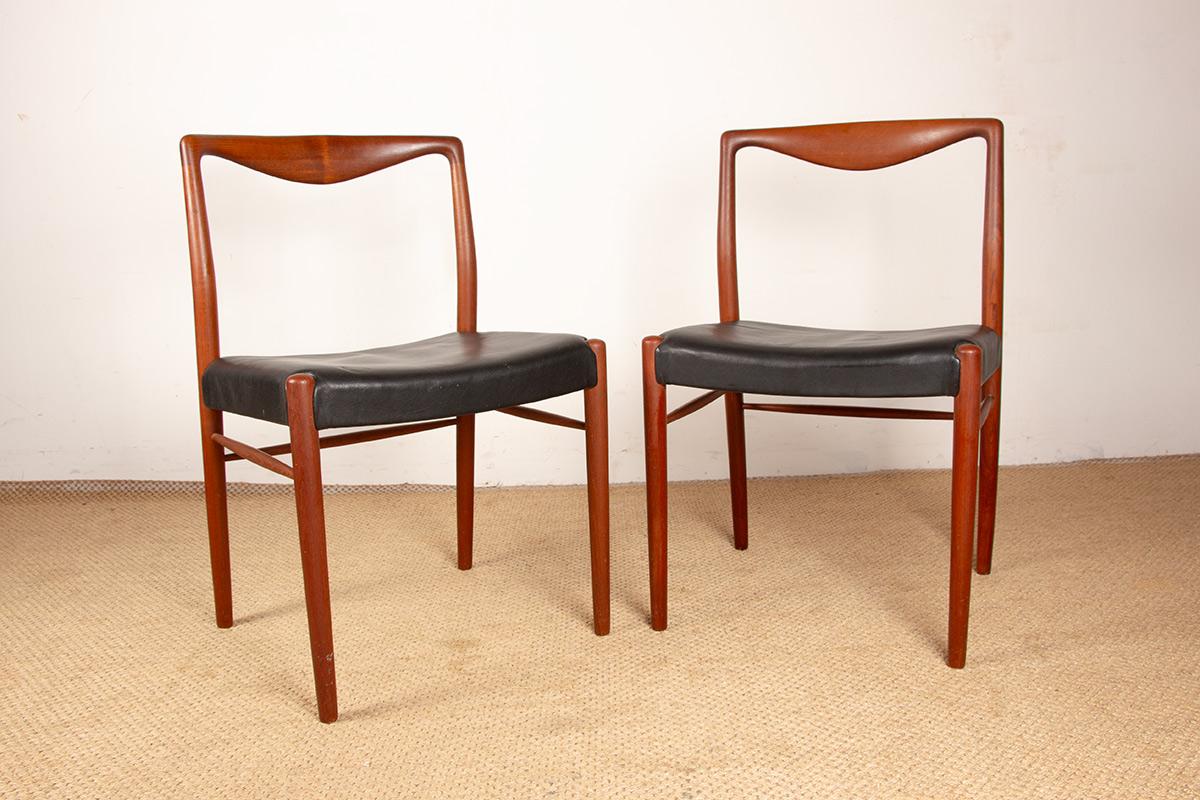Pair of Danish teak and skai chairs by Lyngfeldt Larsen for Soren Willadsen 1960 For Sale 11