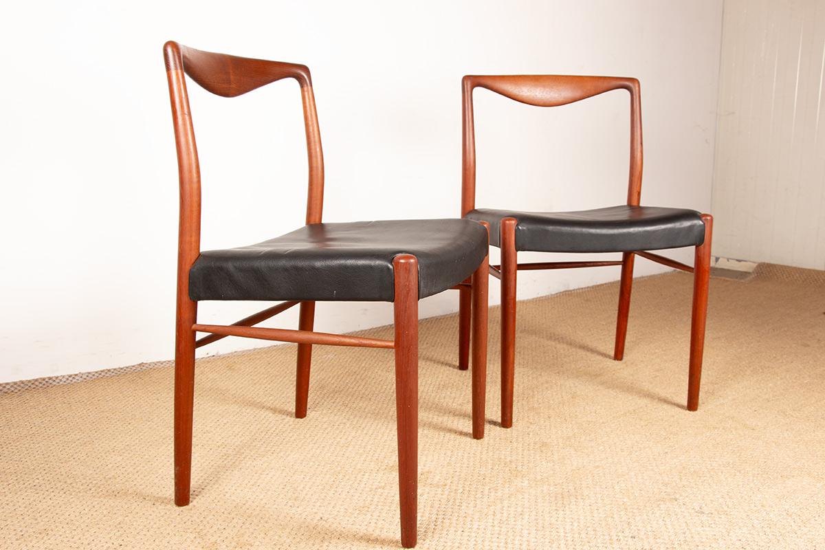 Pair of Danish teak and skai chairs by Lyngfeldt Larsen for Soren Willadsen 1960 For Sale 12