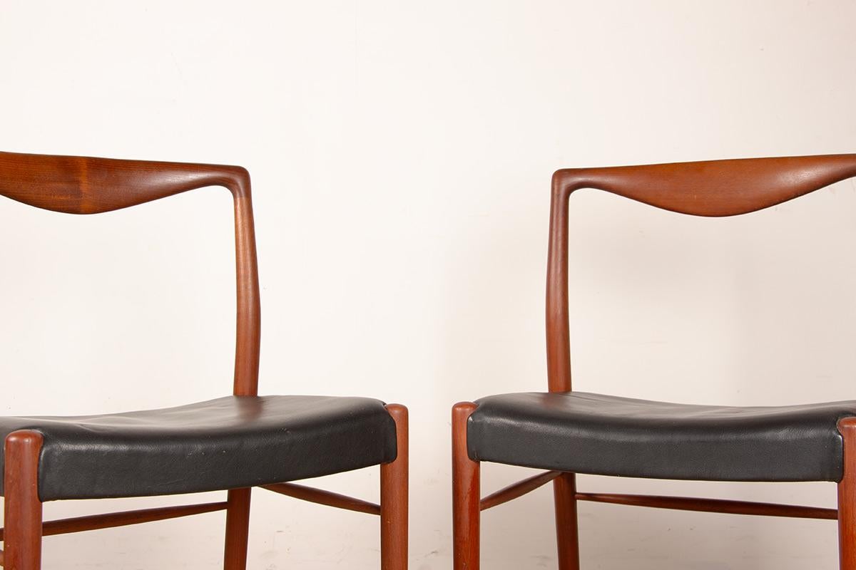 Pair of Danish teak and skai chairs by Lyngfeldt Larsen for Soren Willadsen 1960 For Sale 13