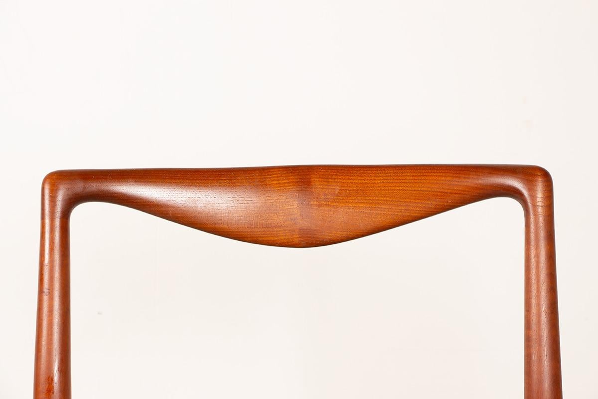 Pair of Danish teak and skai chairs by Lyngfeldt Larsen for Soren Willadsen 1960 In Excellent Condition For Sale In JOINVILLE-LE-PONT, FR