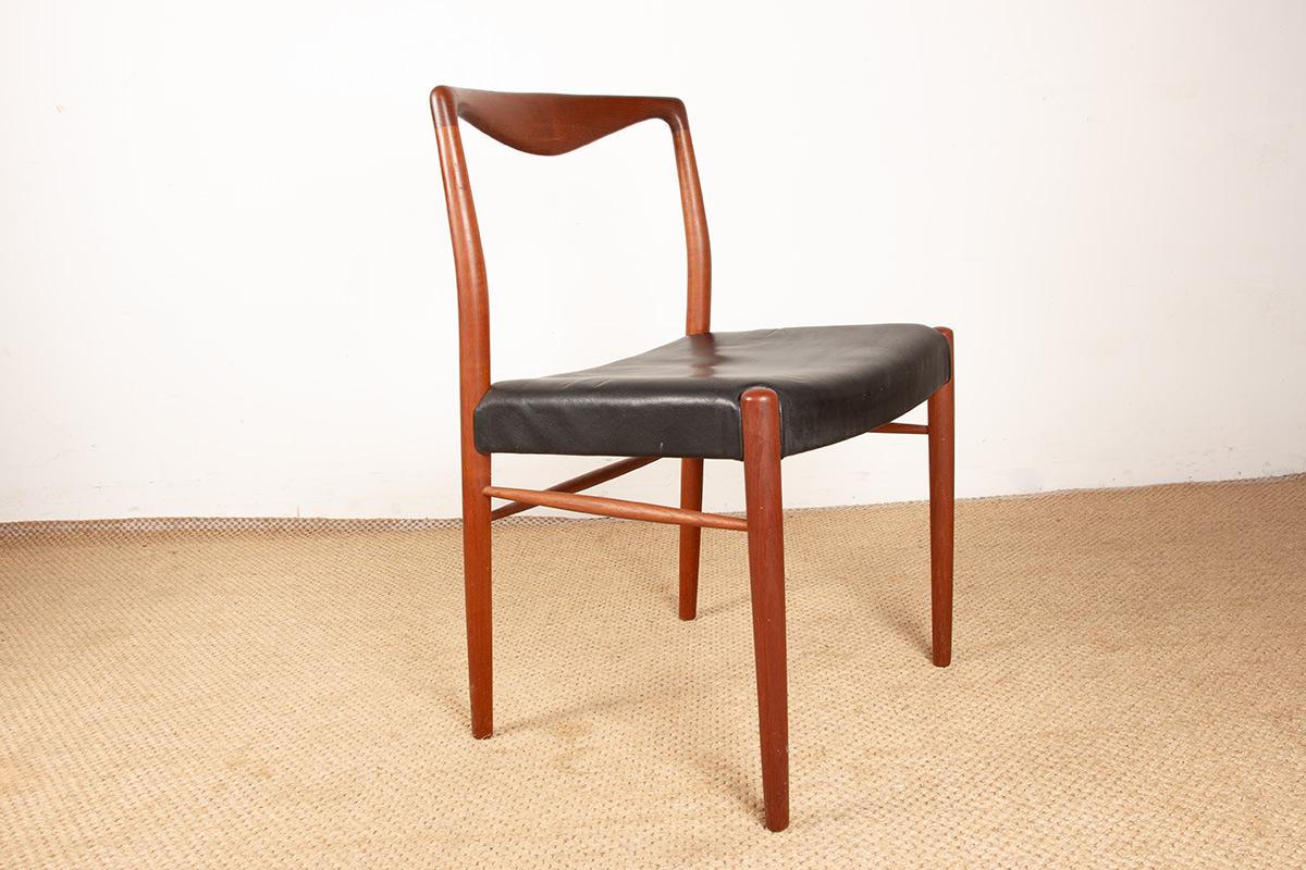 Mid-20th Century Pair of Danish teak and skai chairs by Lyngfeldt Larsen for Soren Willadsen 1960 For Sale