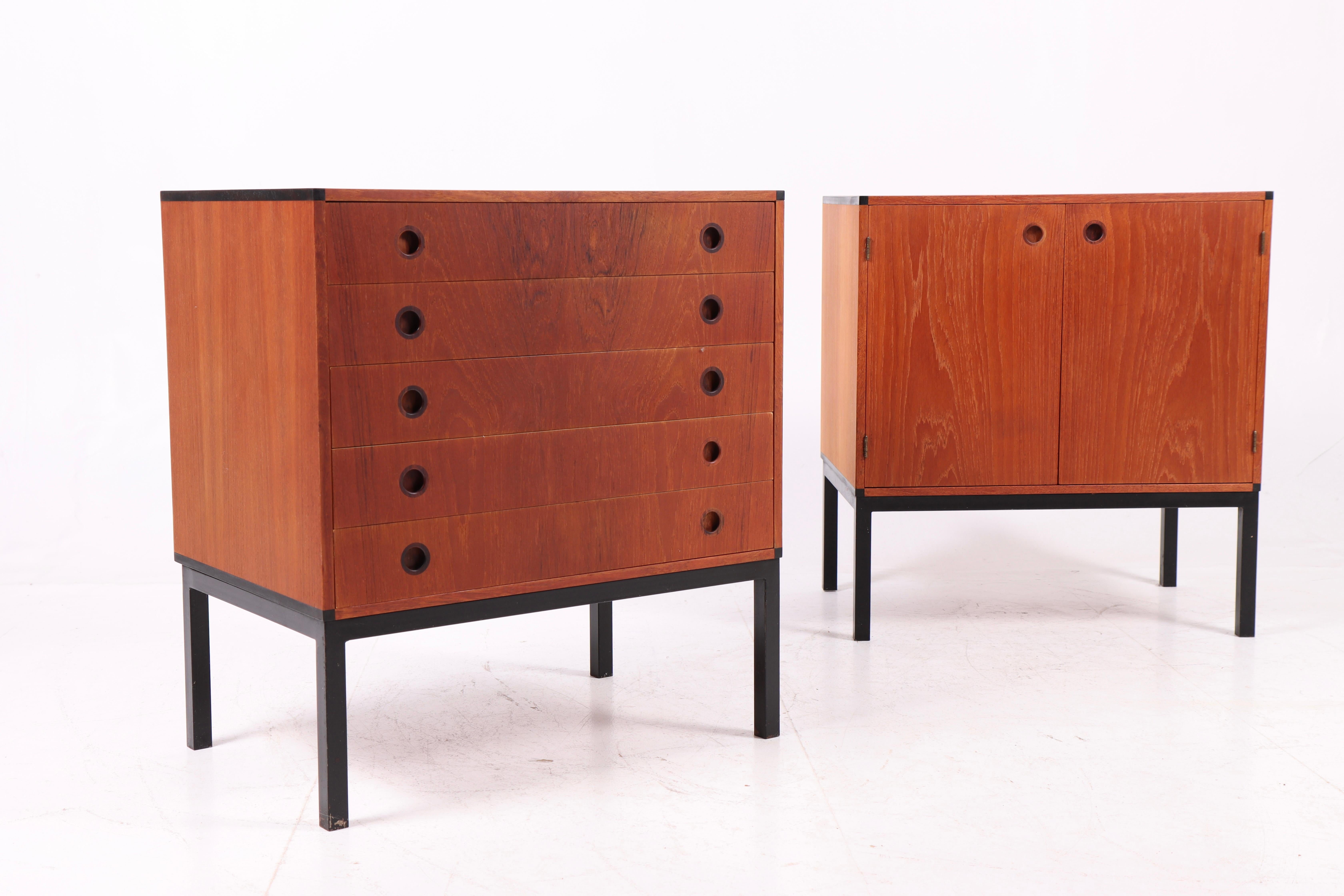 Scandinavo moderno Coppia di armadietti danesi in teak, anni '60 in vendita