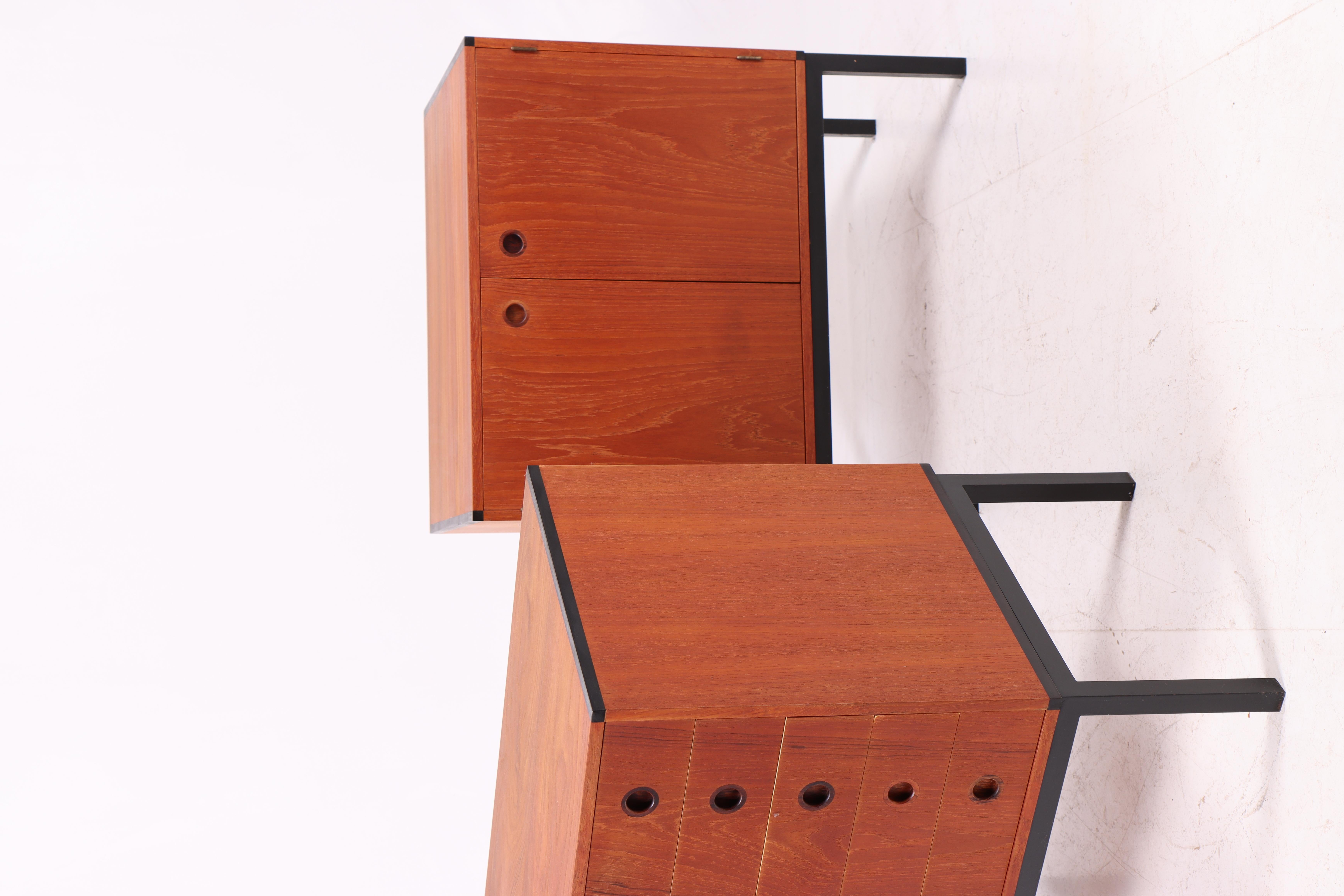Metallo Coppia di armadietti danesi in teak, anni '60 in vendita
