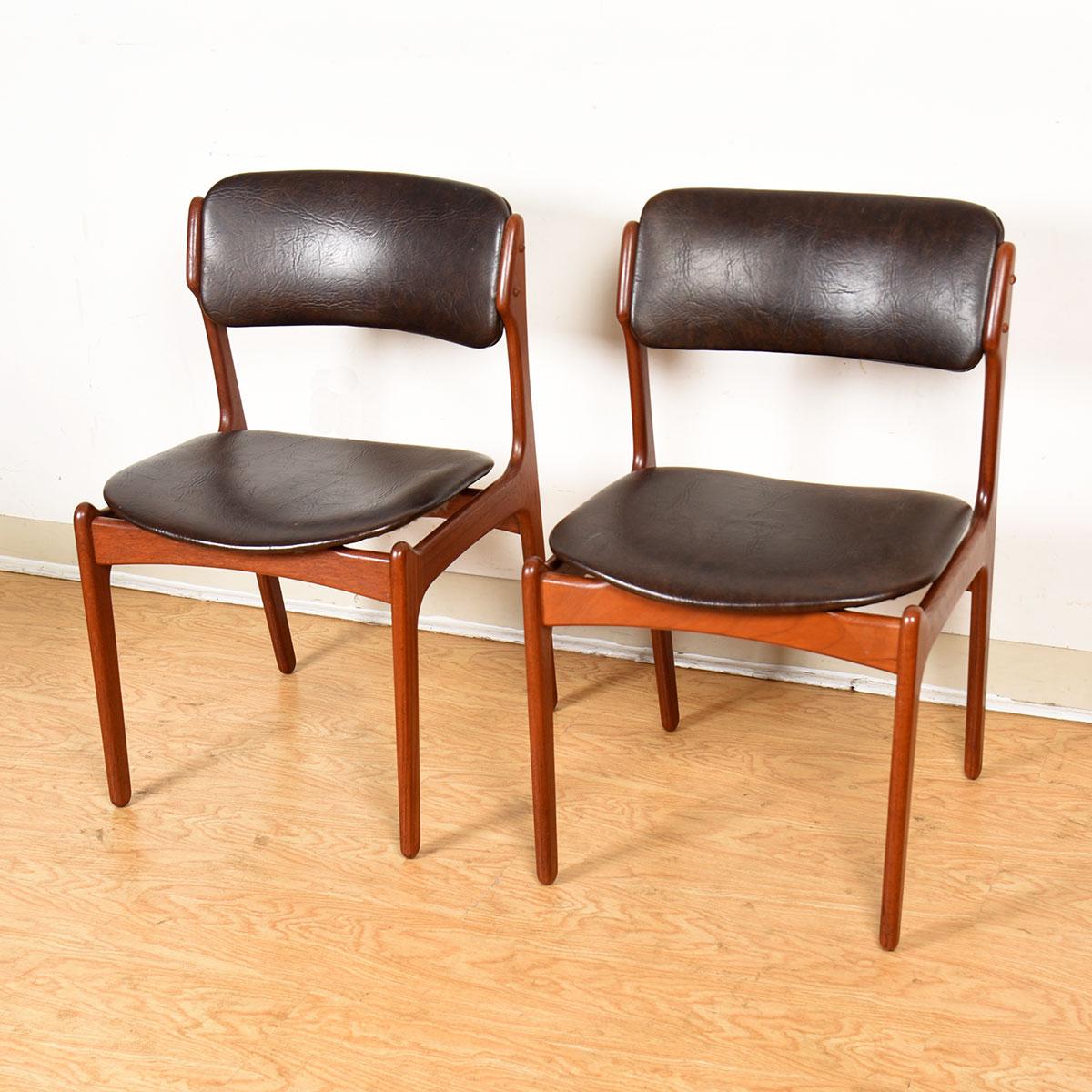 Mid-Century Modern Pair of Danish Teak Dining Chairs in Chocolate Brown by Erik Buch For Sale